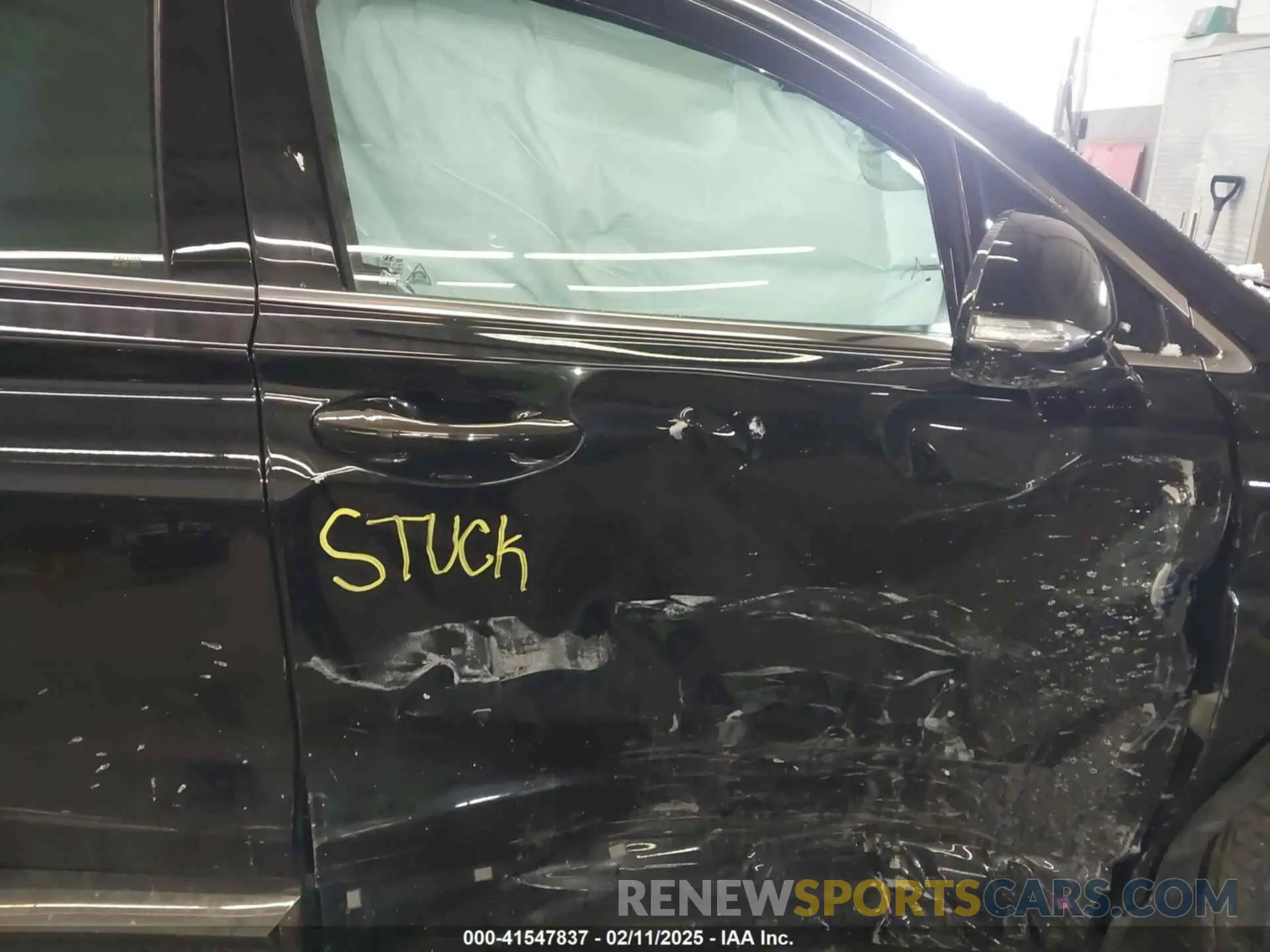 5 Photograph of a damaged car 5NMS5CAD6KH012752 HYUNDAI SANTA FE 2019