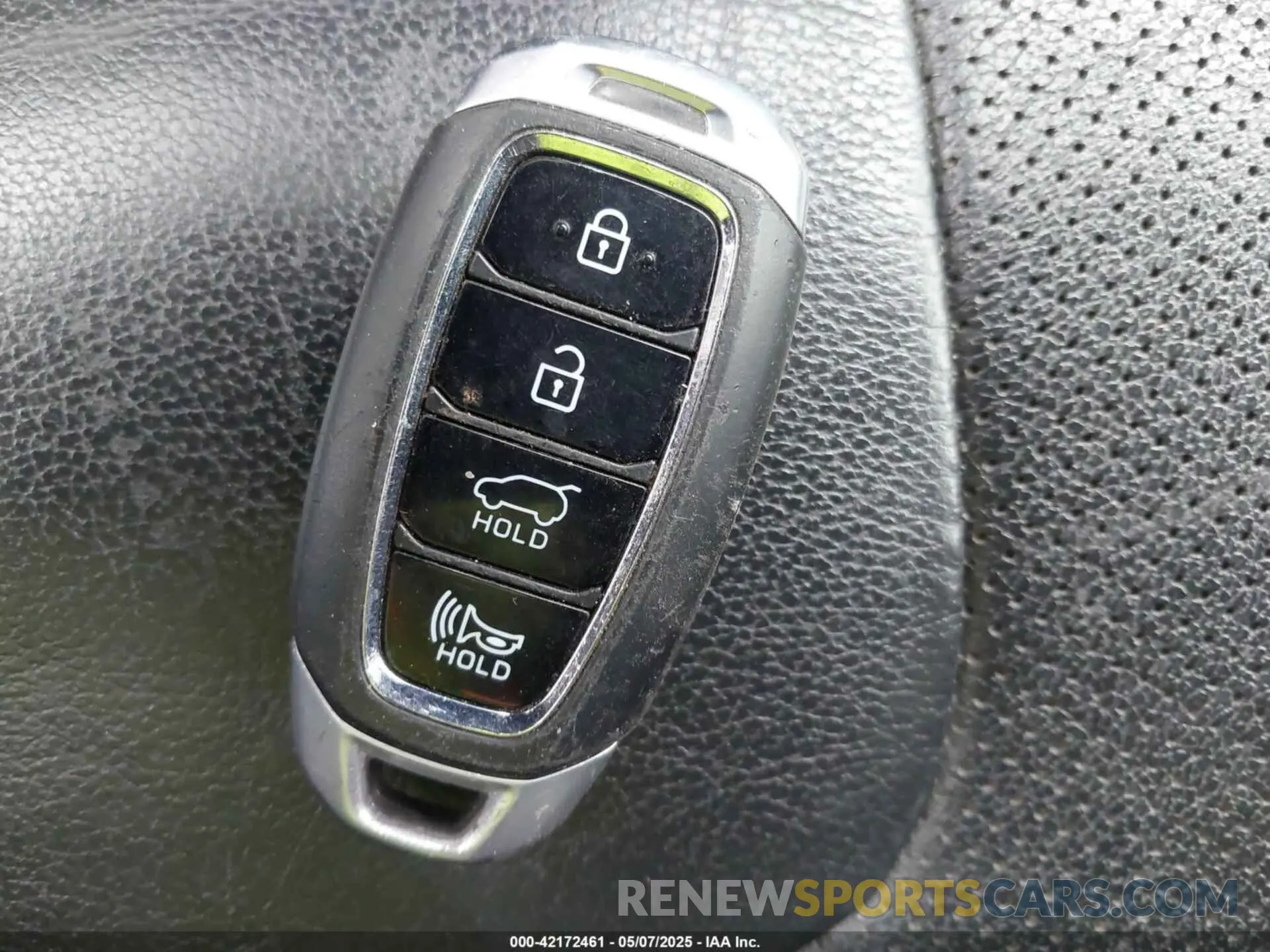 11 Photograph of a damaged car 5NMS5CAD6KH109403 HYUNDAI SANTA FE 2019