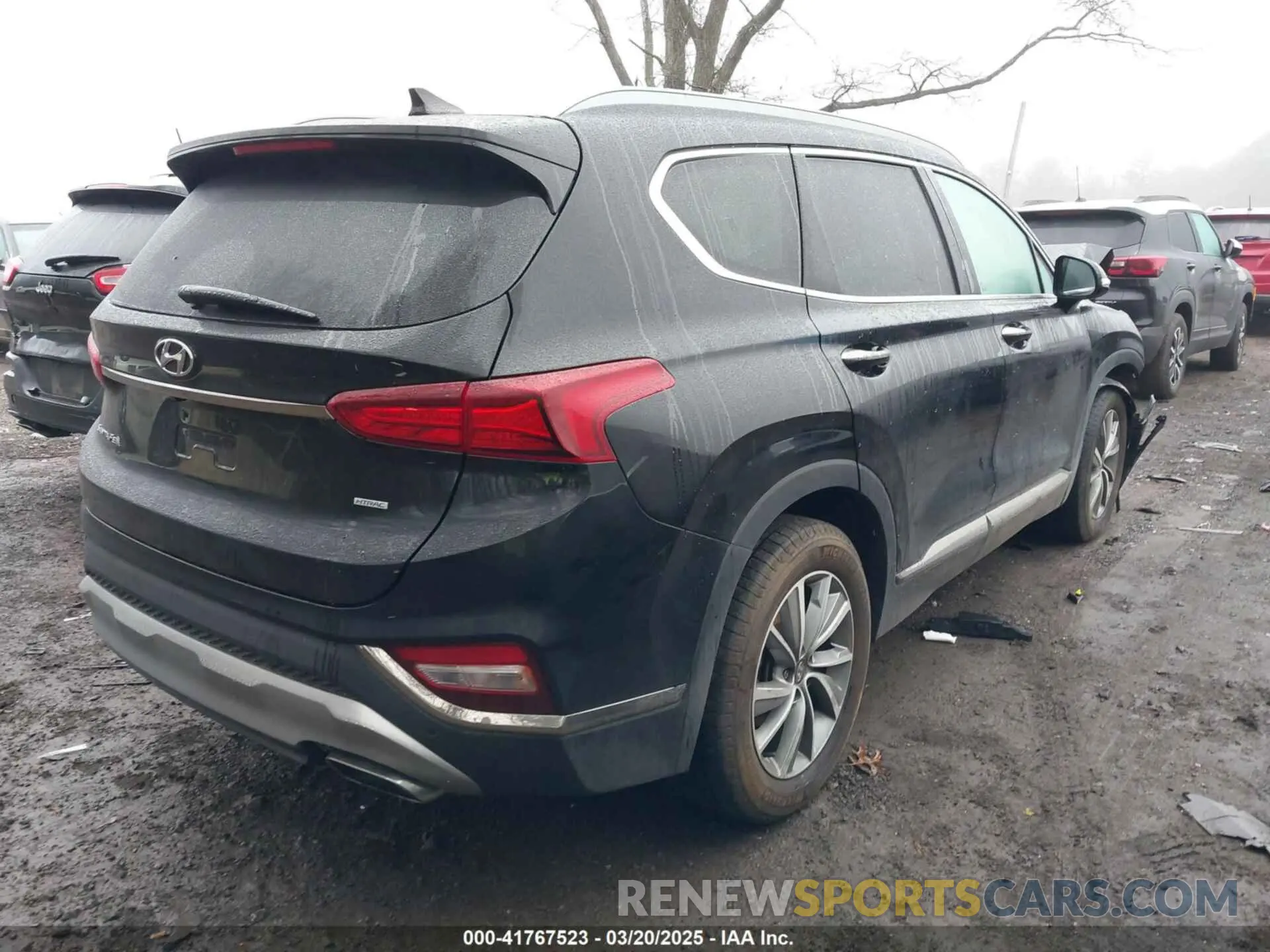 4 Photograph of a damaged car 5NMS5CAD8KH078588 HYUNDAI SANTA FE 2019
