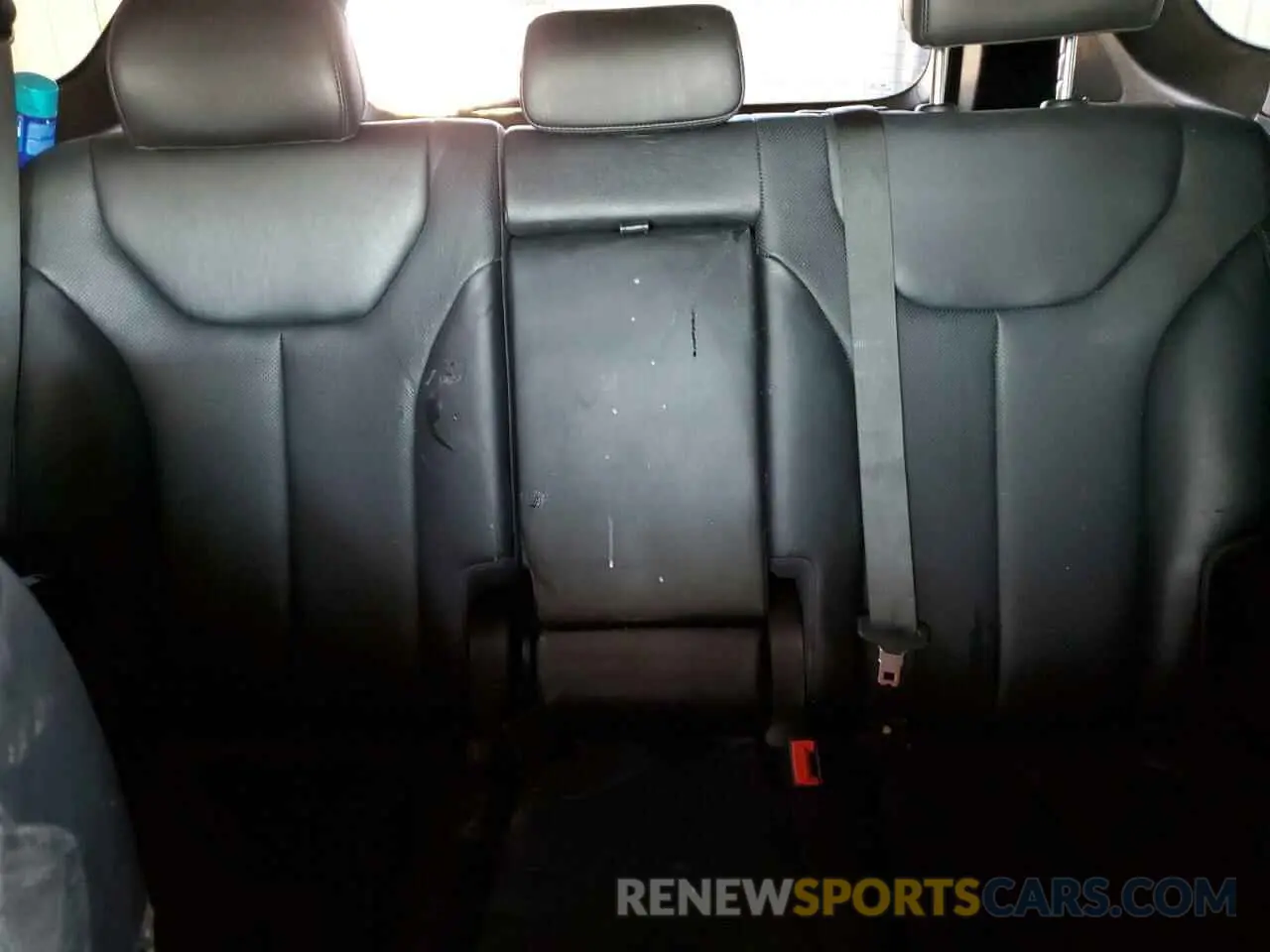 10 Photograph of a damaged car 5NMS5CADXKH113289 HYUNDAI SANTA FE 2019