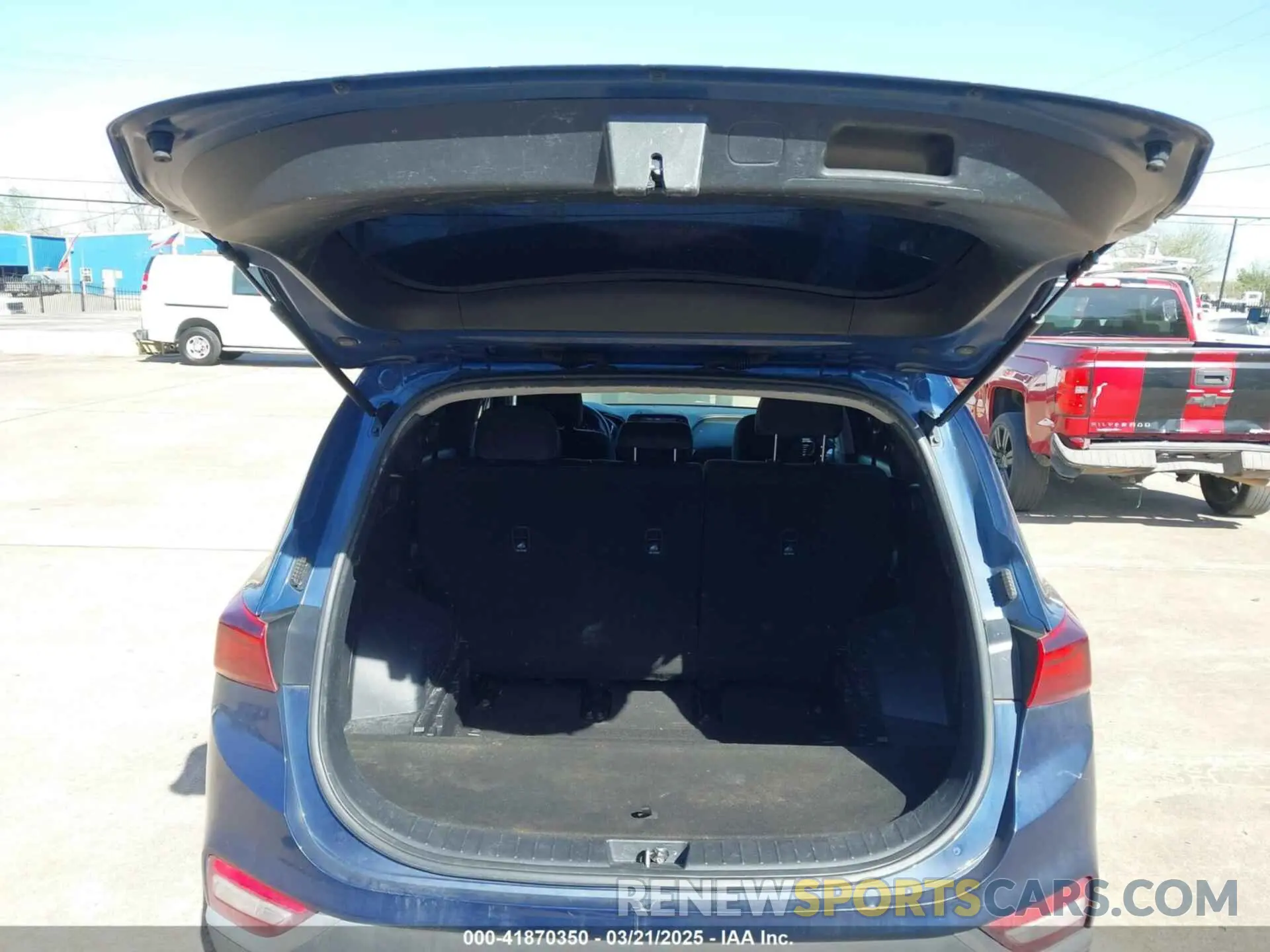 12 Photograph of a damaged car 5NMS23AD0LH141404 HYUNDAI SANTA FE 2020
