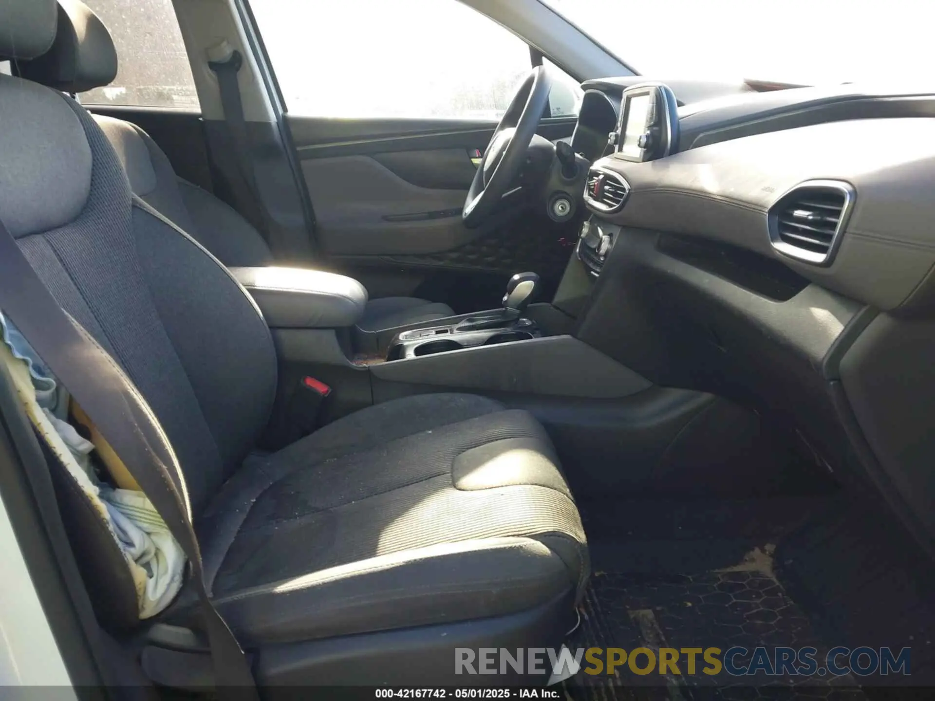5 Photograph of a damaged car 5NMS23AD0LH221947 HYUNDAI SANTA FE 2020