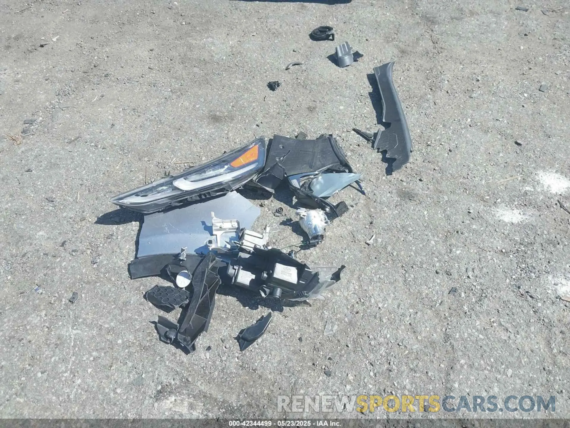 12 Photograph of a damaged car 5NMS23AD2LH220153 HYUNDAI SANTA FE 2020
