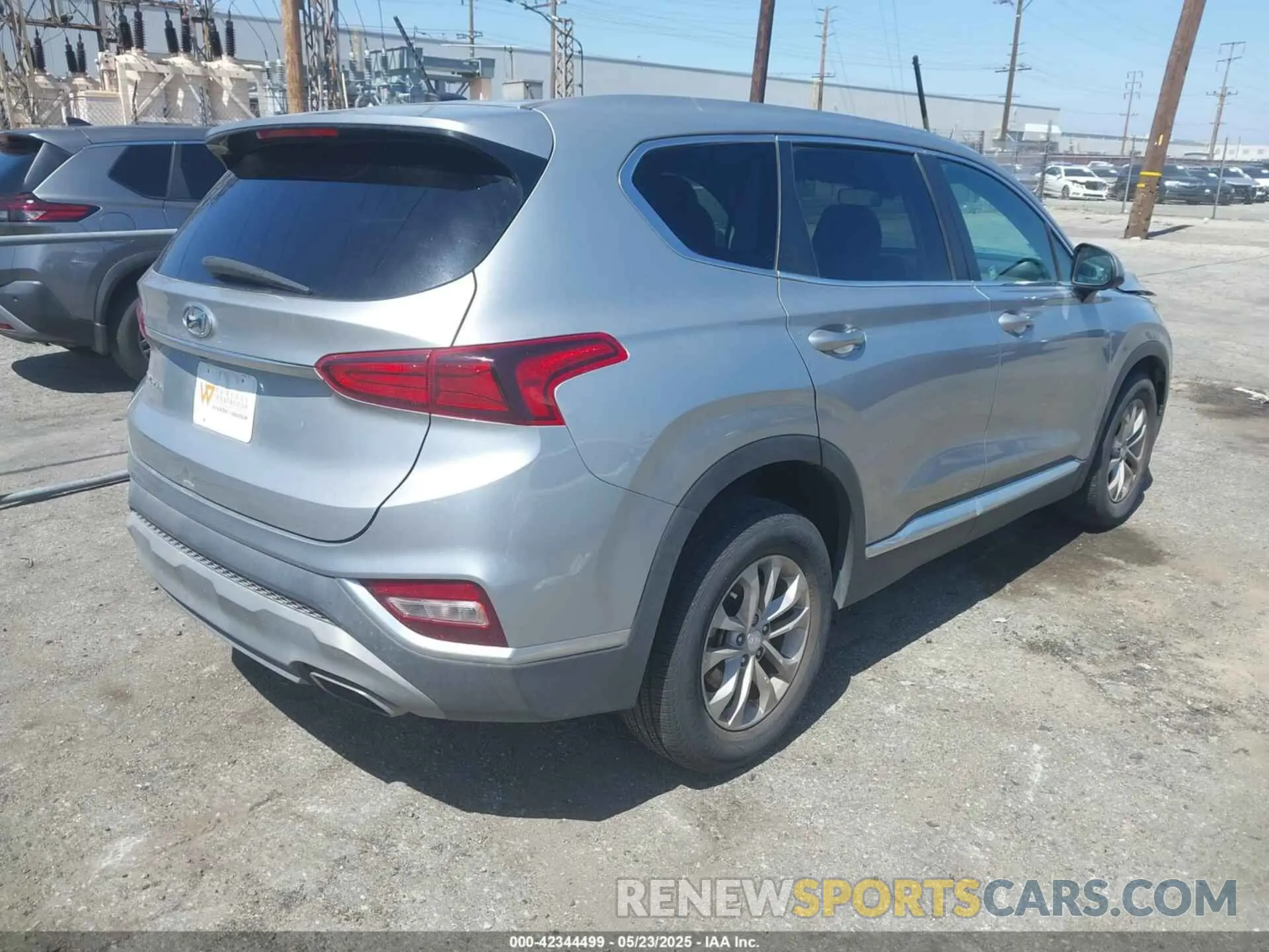 4 Photograph of a damaged car 5NMS23AD2LH220153 HYUNDAI SANTA FE 2020