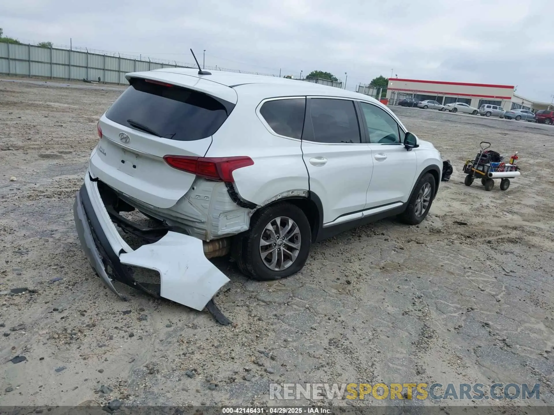 4 Photograph of a damaged car 5NMS23AD3LH139100 HYUNDAI SANTA FE 2020