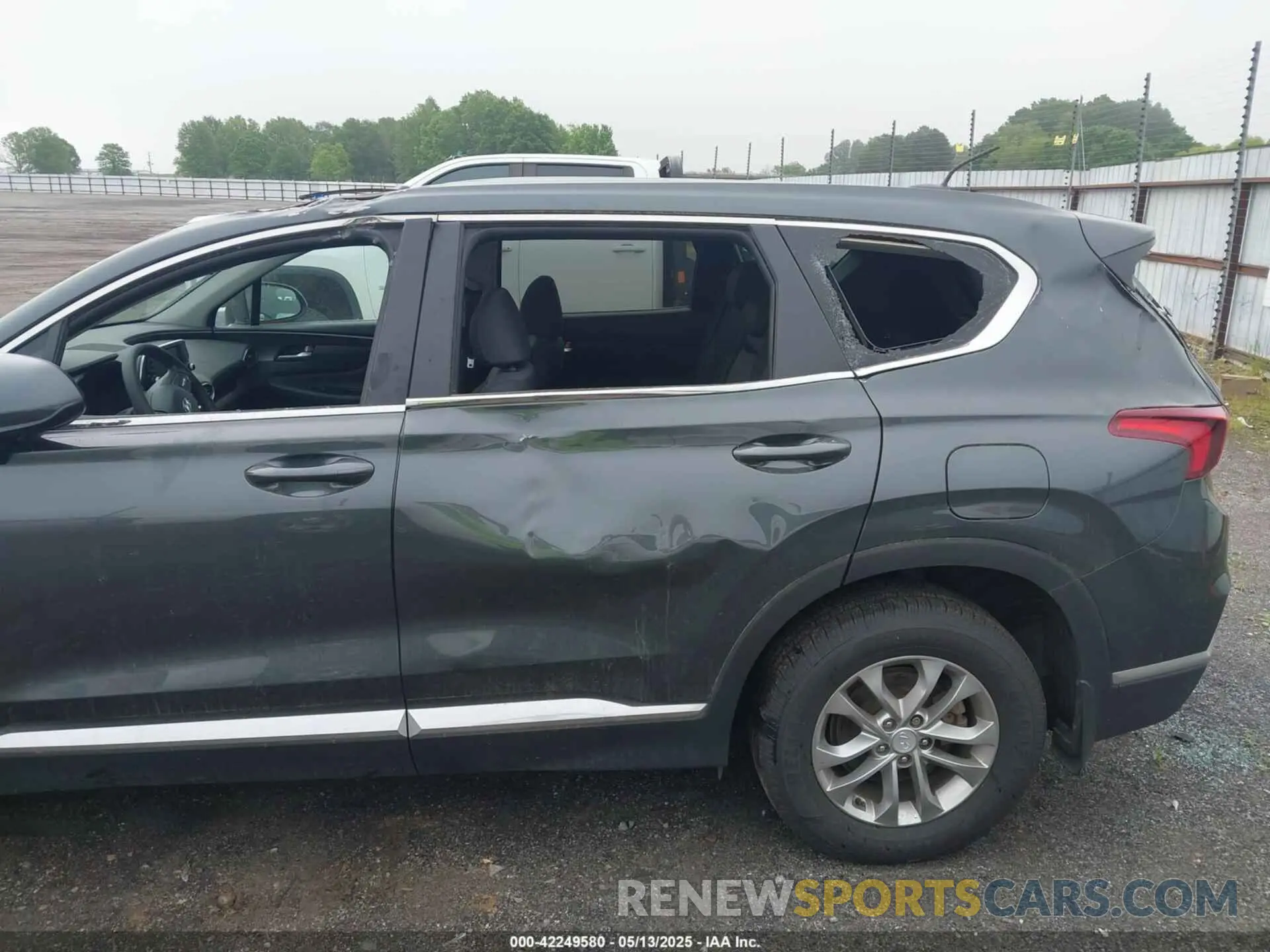 17 Photograph of a damaged car 5NMS23AD3LH261343 HYUNDAI SANTA FE 2020