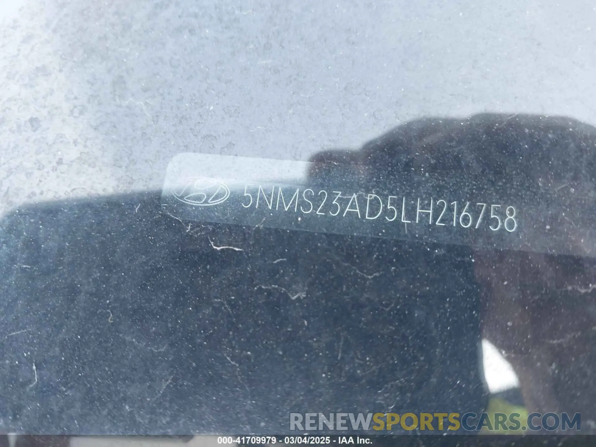 17 Photograph of a damaged car 5NMS23AD5LH216758 HYUNDAI SANTA FE 2020