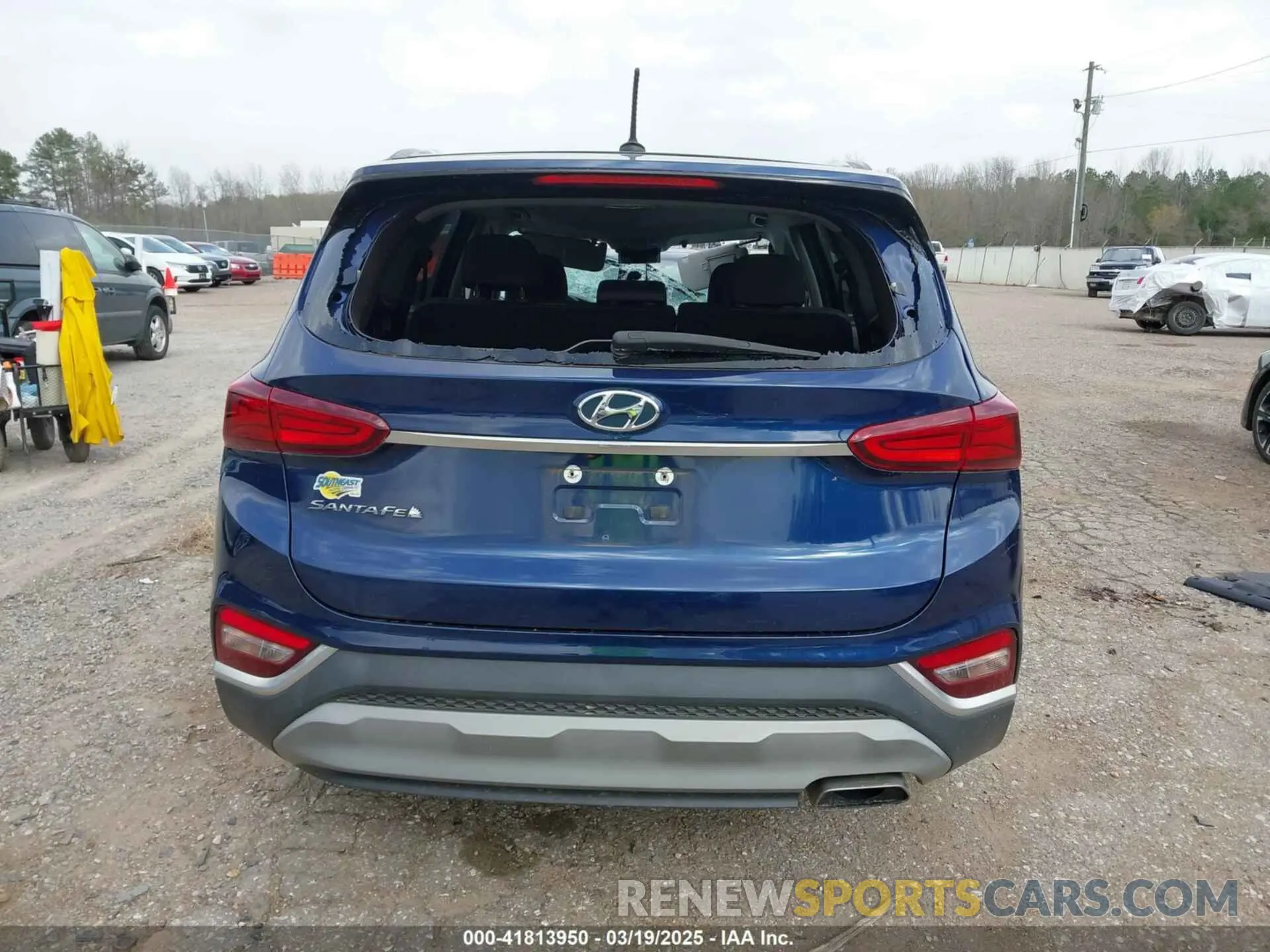 17 Photograph of a damaged car 5NMS23AD6LH174584 HYUNDAI SANTA FE 2020