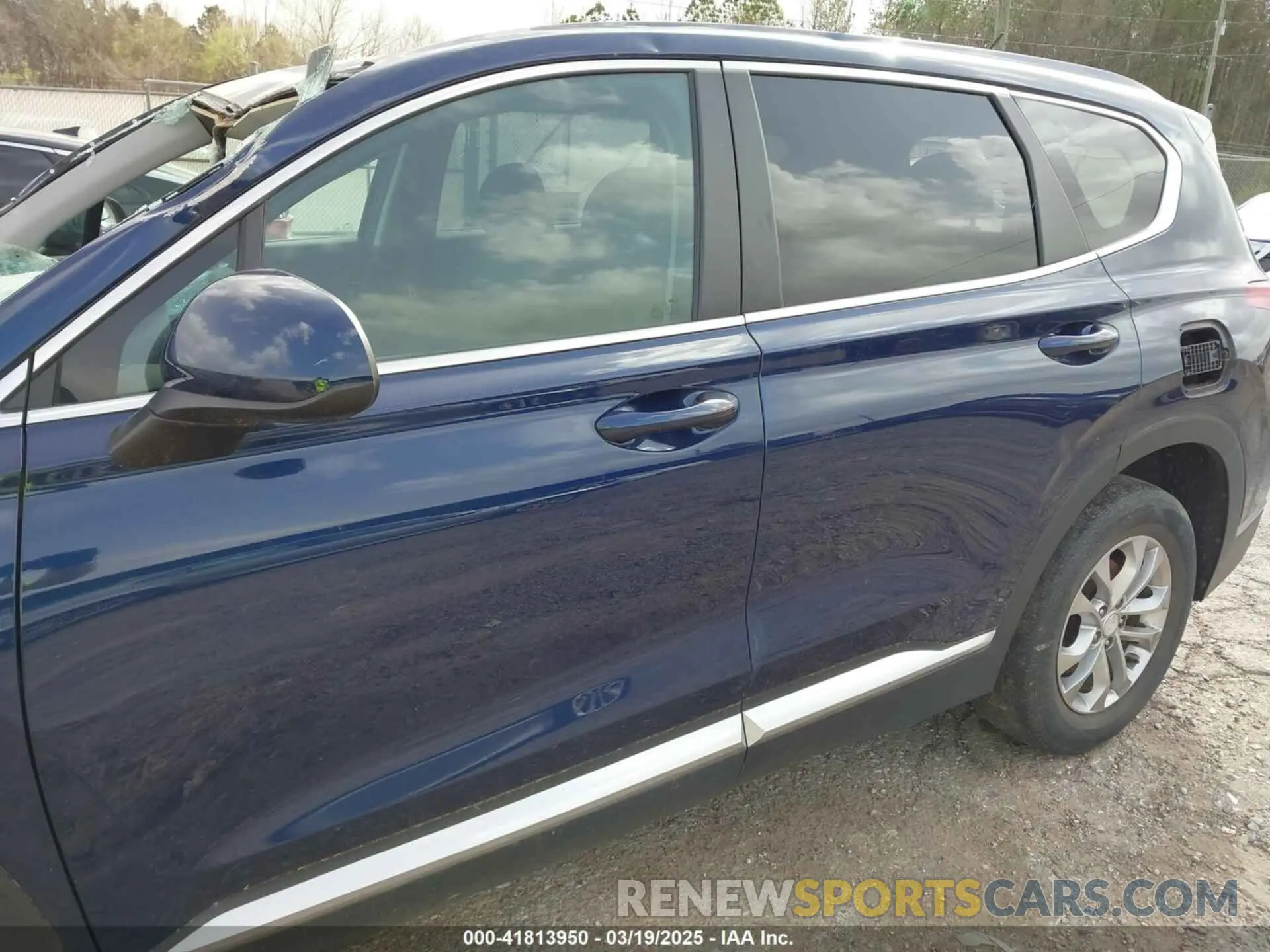 19 Photograph of a damaged car 5NMS23AD6LH174584 HYUNDAI SANTA FE 2020