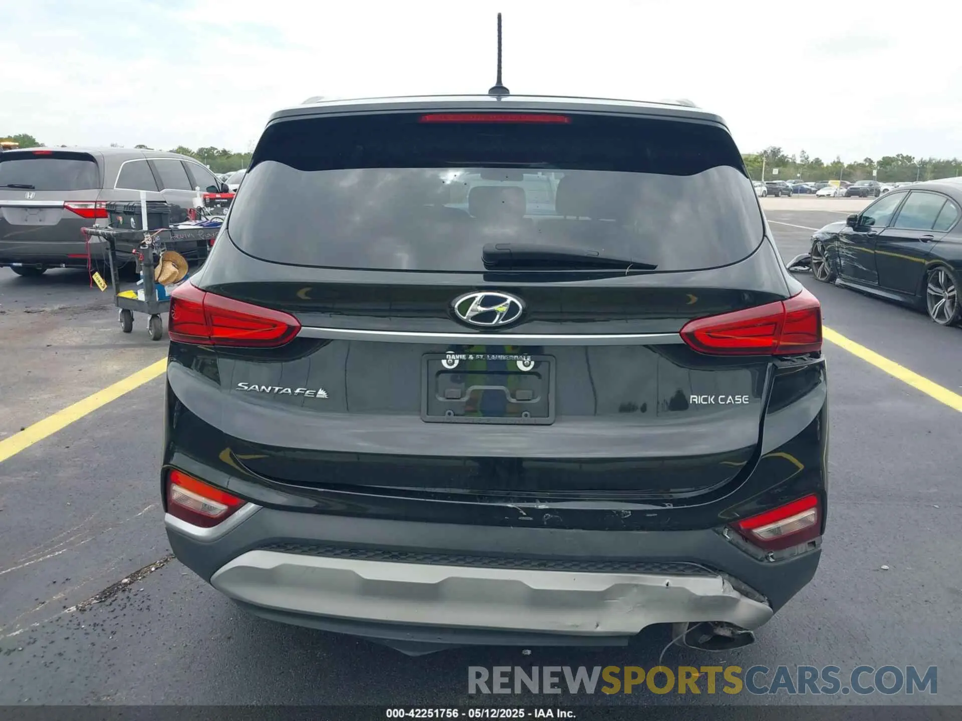 17 Photograph of a damaged car 5NMS23AD8LH142316 HYUNDAI SANTA FE 2020