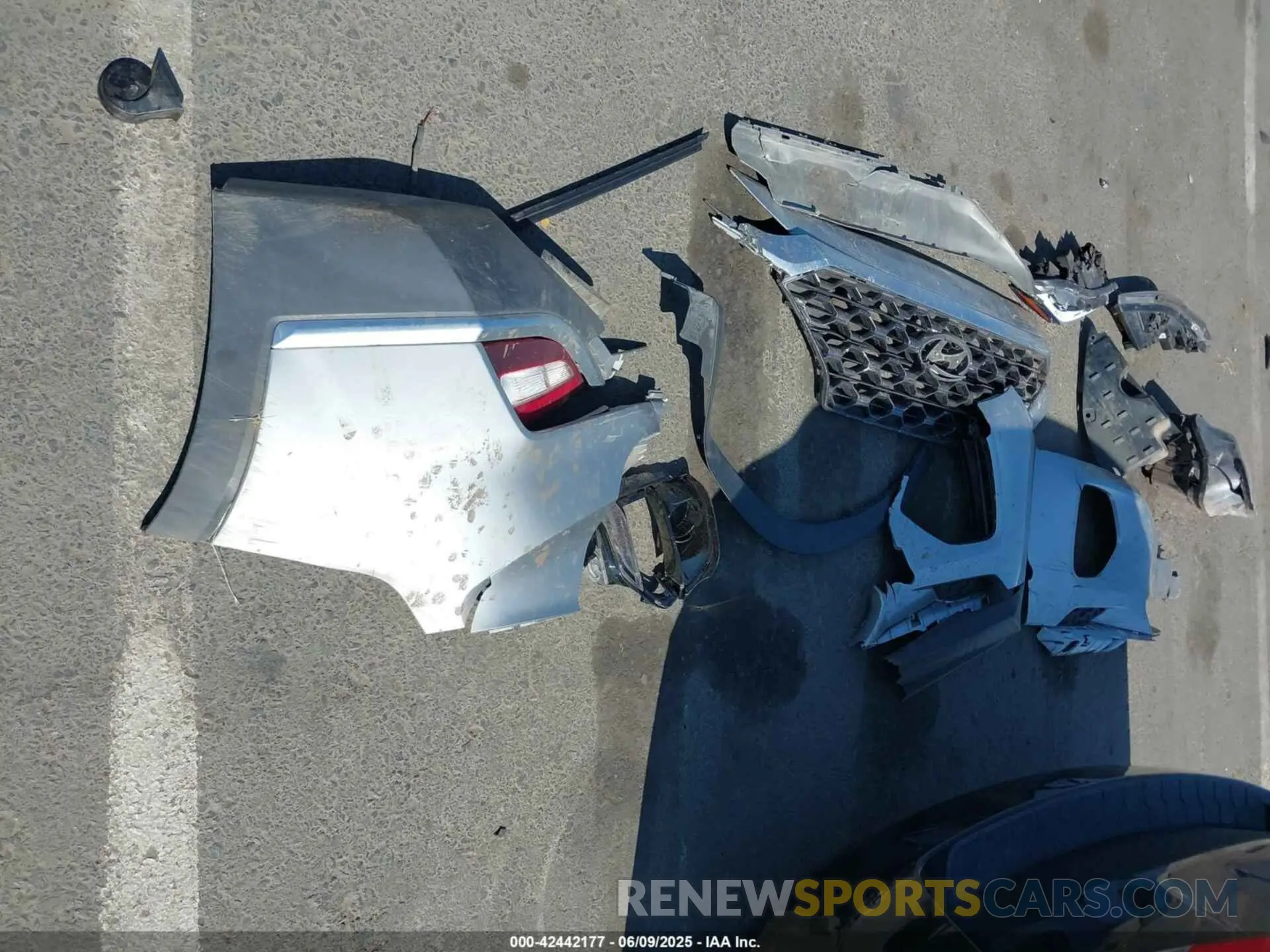 12 Photograph of a damaged car 5NMS2CAD1LH221326 HYUNDAI SANTA FE 2020