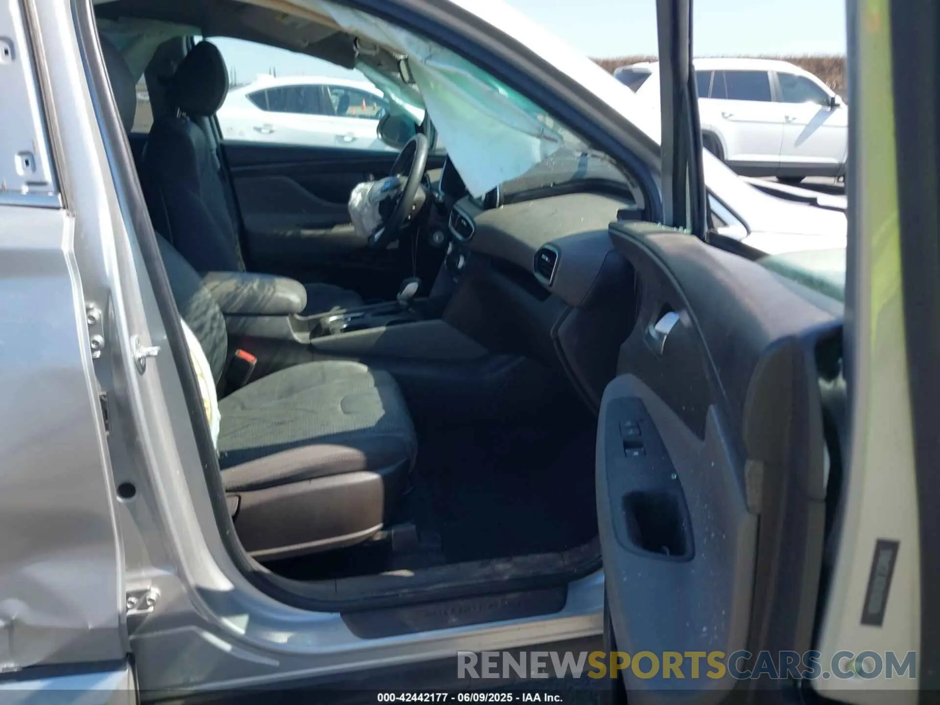 5 Photograph of a damaged car 5NMS2CAD1LH221326 HYUNDAI SANTA FE 2020