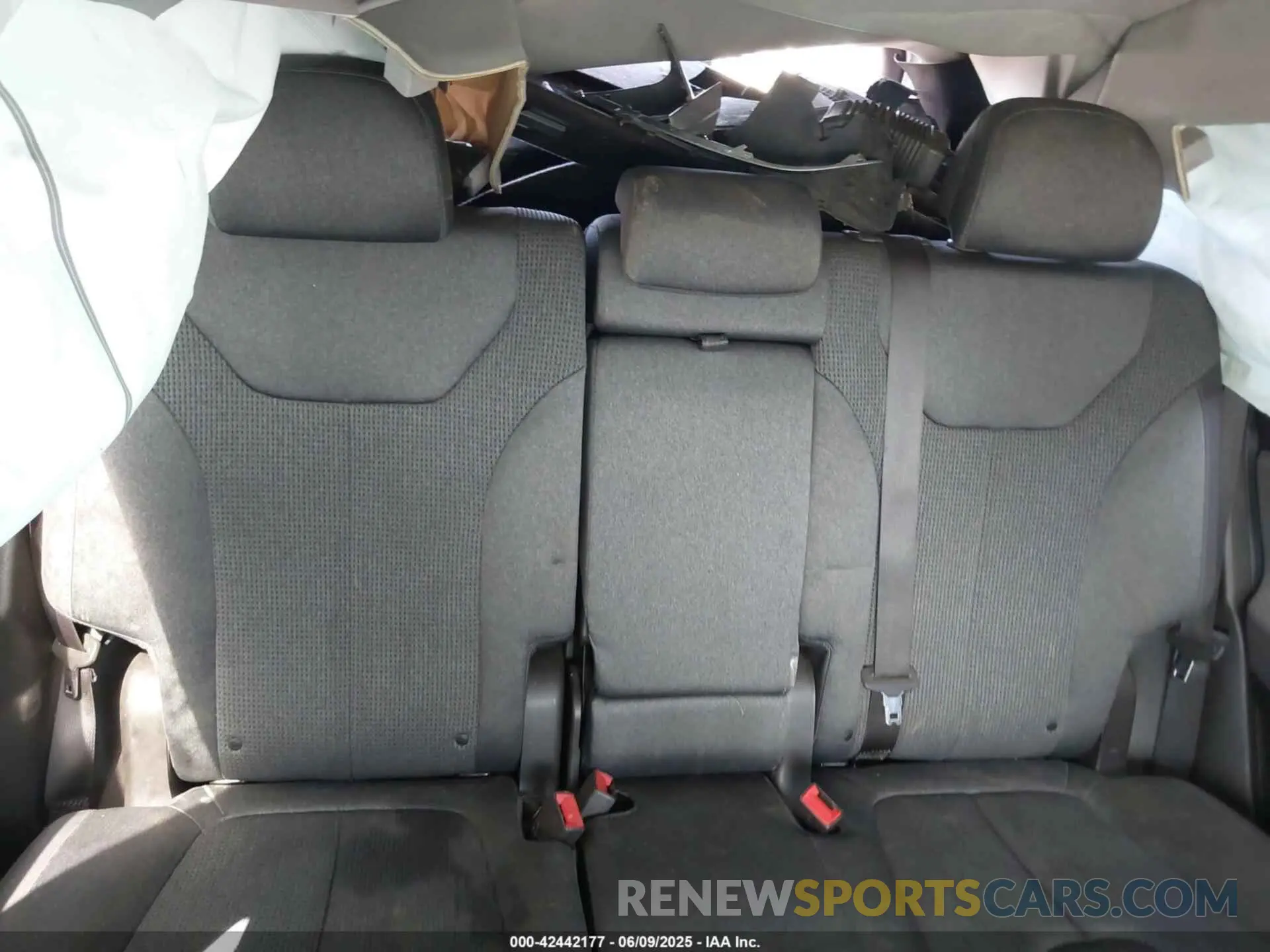 8 Photograph of a damaged car 5NMS2CAD1LH221326 HYUNDAI SANTA FE 2020