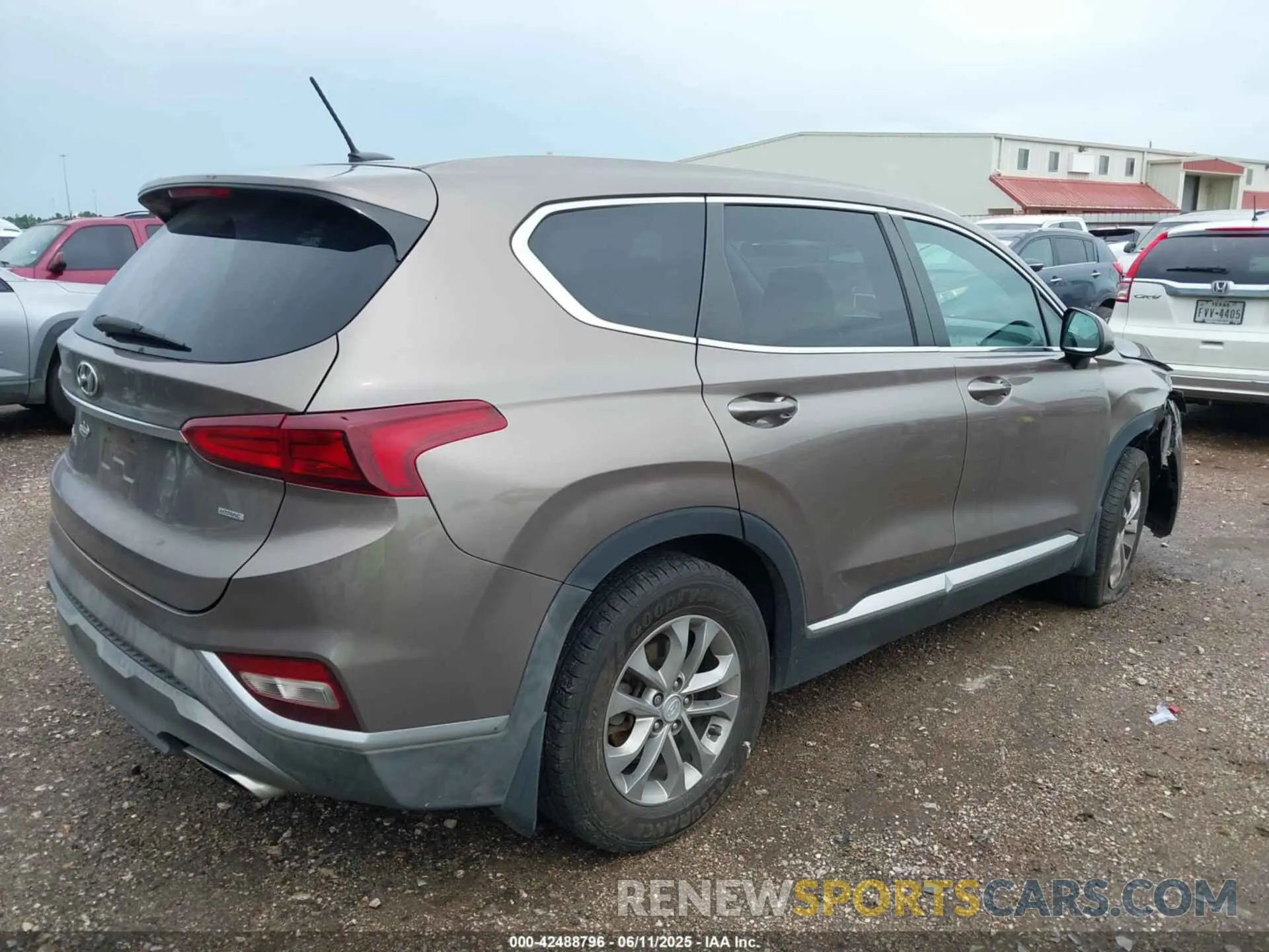 4 Photograph of a damaged car 5NMS2CAD3LH141543 HYUNDAI SANTA FE 2020