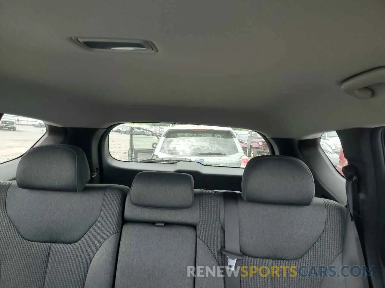 10 Photograph of a damaged car 5NMS2CAD4LH179007 HYUNDAI SANTA FE 2020