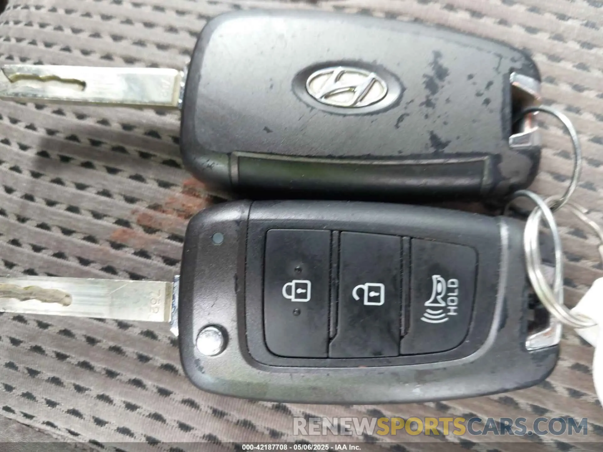 11 Photograph of a damaged car 5NMS2CAD4LH245958 HYUNDAI SANTA FE 2020