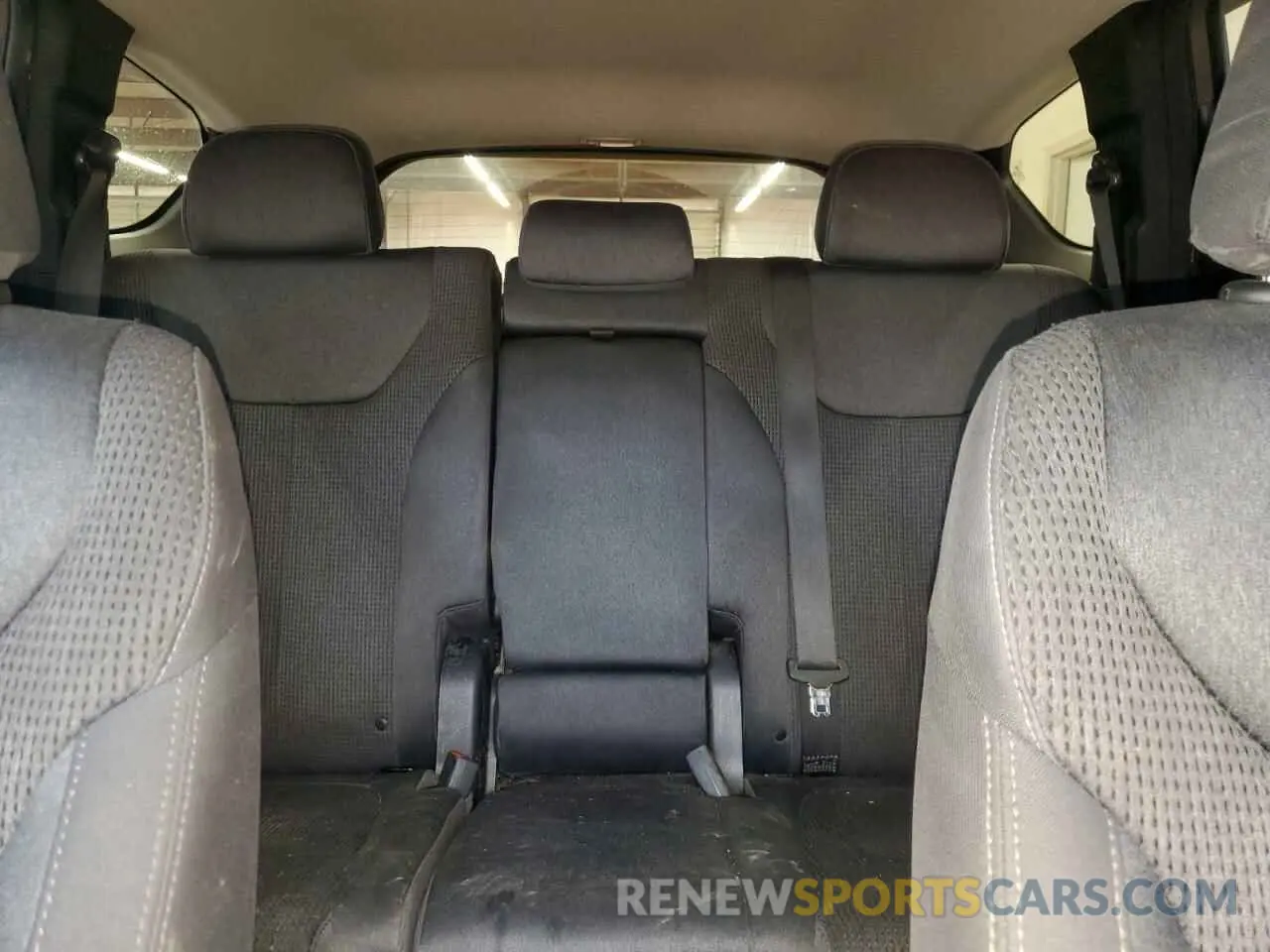 10 Photograph of a damaged car 5NMS2CAD5LH194499 HYUNDAI SANTA FE 2020
