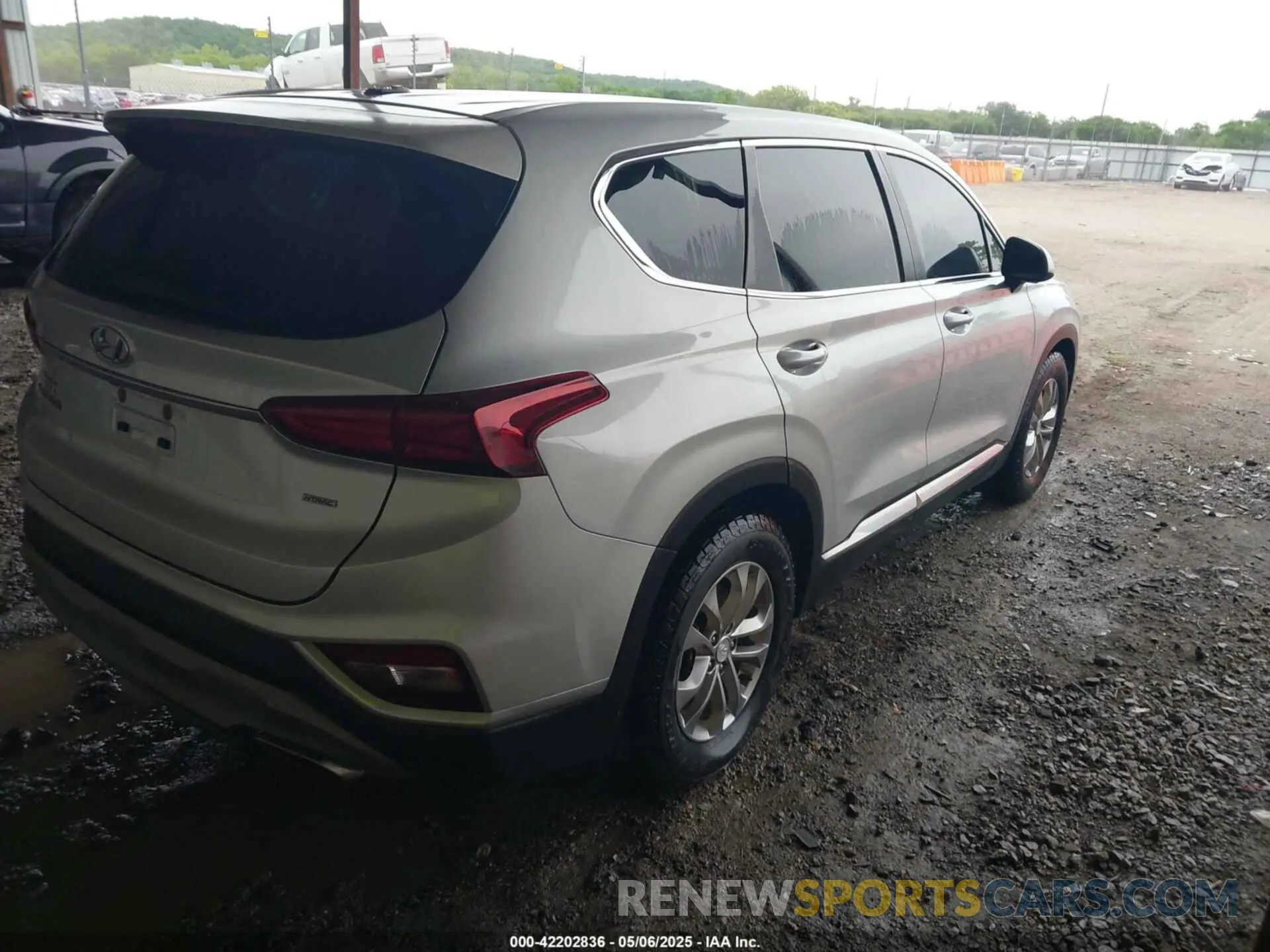 4 Photograph of a damaged car 5NMS2CAD6LH167246 HYUNDAI SANTA FE 2020