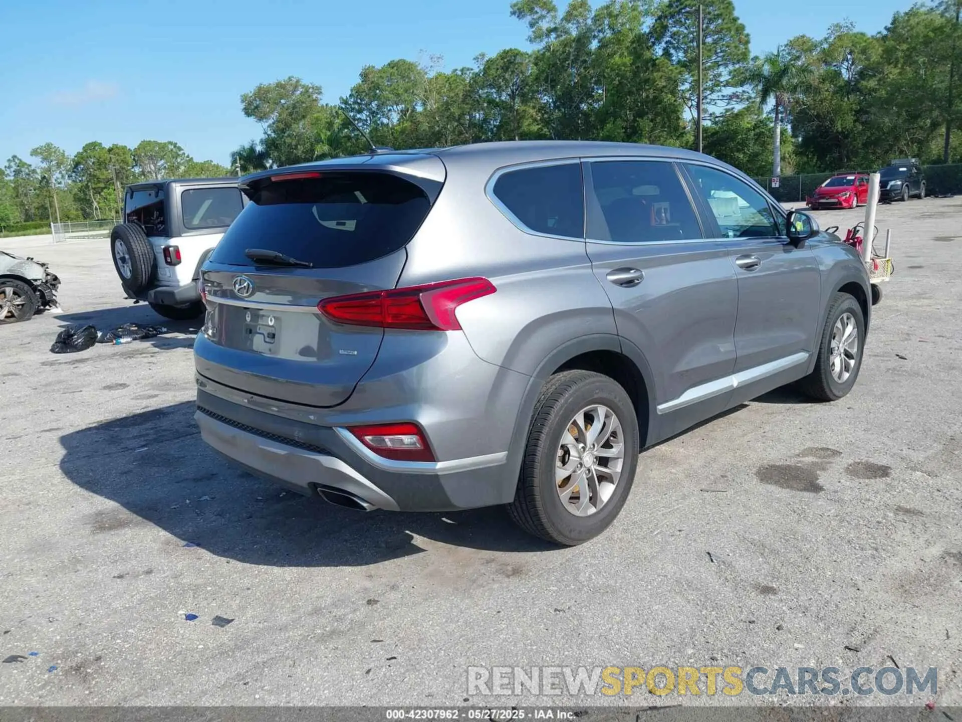 4 Photograph of a damaged car 5NMS2CAD7LH156952 HYUNDAI SANTA FE 2020