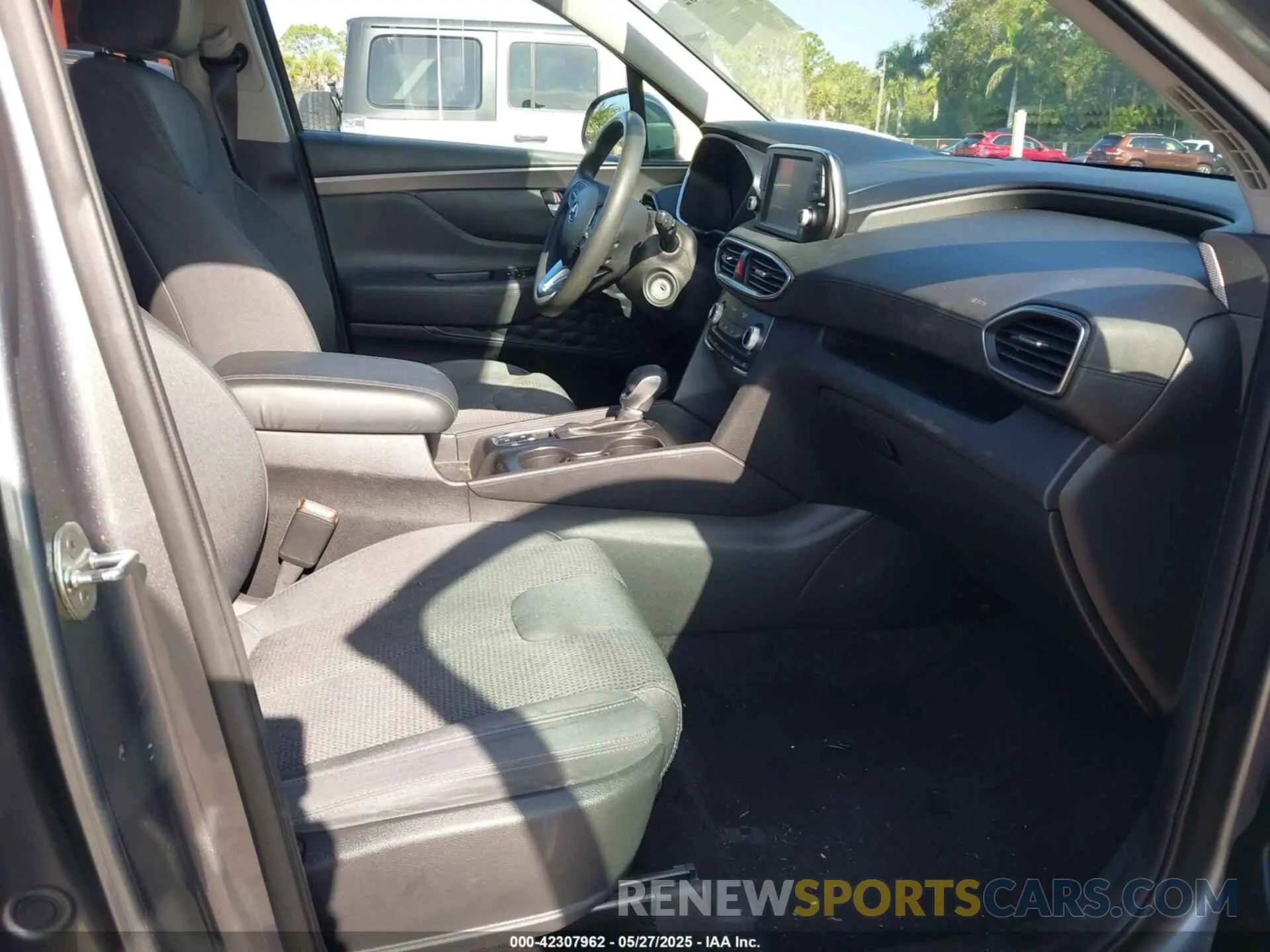 5 Photograph of a damaged car 5NMS2CAD7LH156952 HYUNDAI SANTA FE 2020