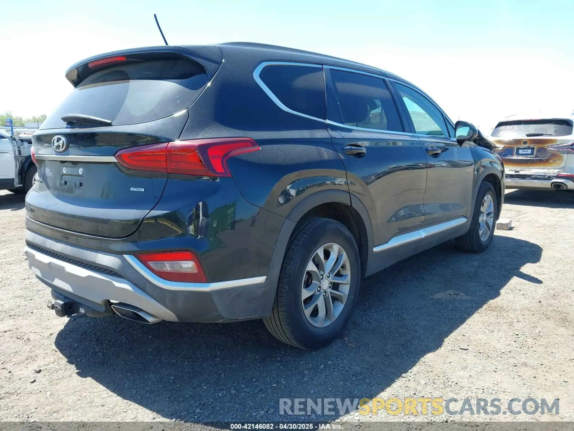 4 Photograph of a damaged car 5NMS2CAD9LH258060 HYUNDAI SANTA FE 2020