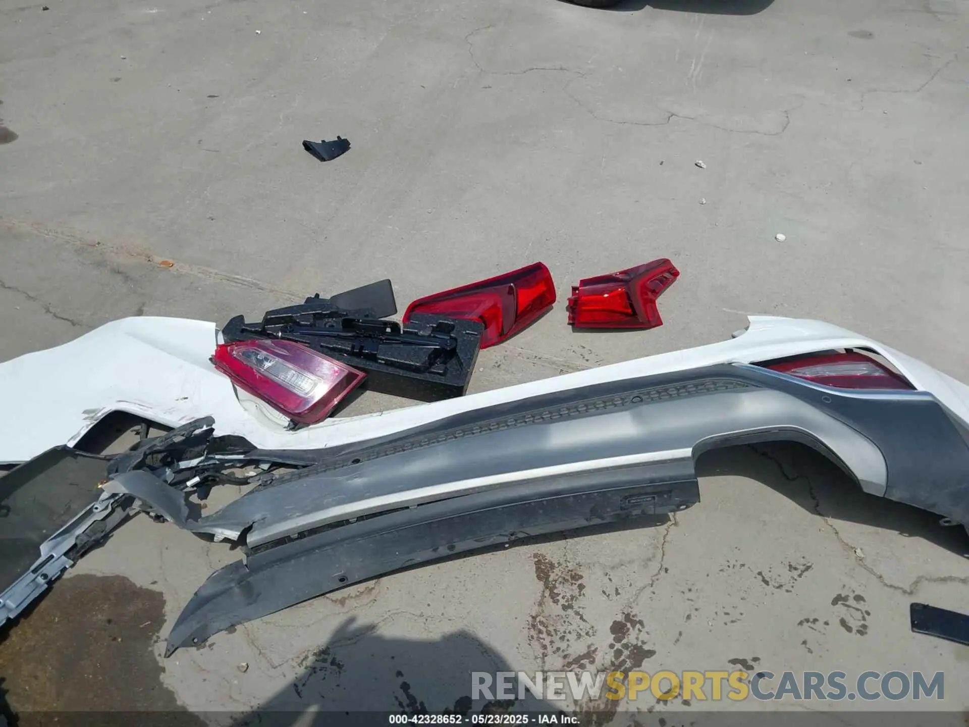 12 Photograph of a damaged car 5NMS33AA2LH214808 HYUNDAI SANTA FE 2020