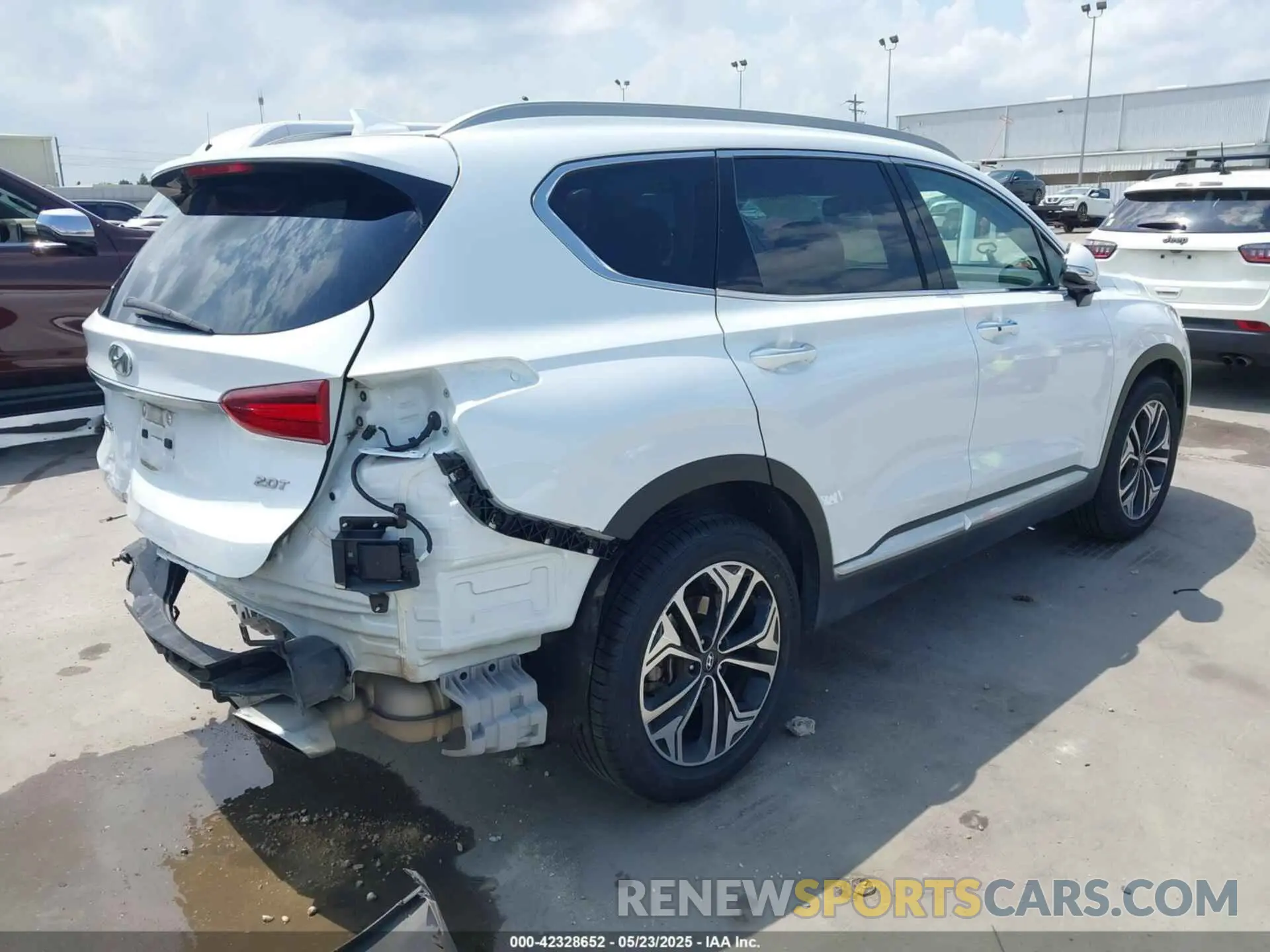 4 Photograph of a damaged car 5NMS33AA2LH214808 HYUNDAI SANTA FE 2020