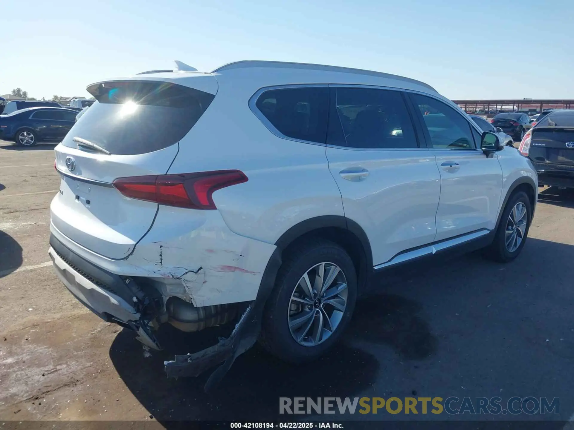 4 Photograph of a damaged car 5NMS33AD0LH169491 HYUNDAI SANTA FE 2020