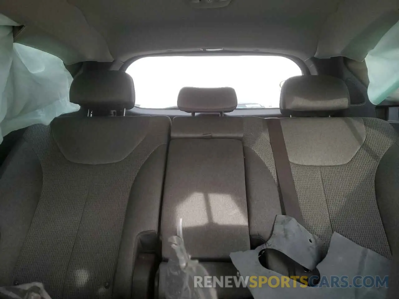 10 Photograph of a damaged car 5NMS33AD0LH224361 HYUNDAI SANTA FE 2020