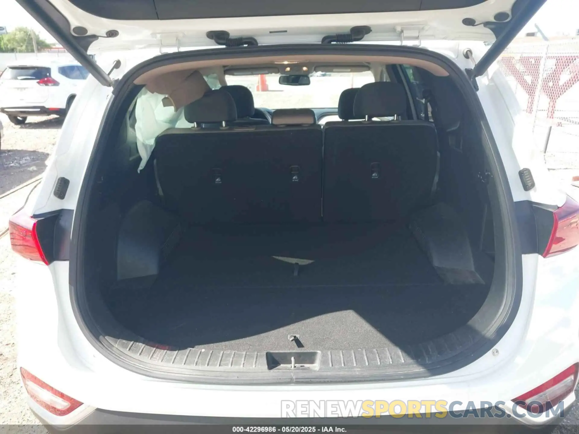 16 Photograph of a damaged car 5NMS33AD0LH235621 HYUNDAI SANTA FE 2020