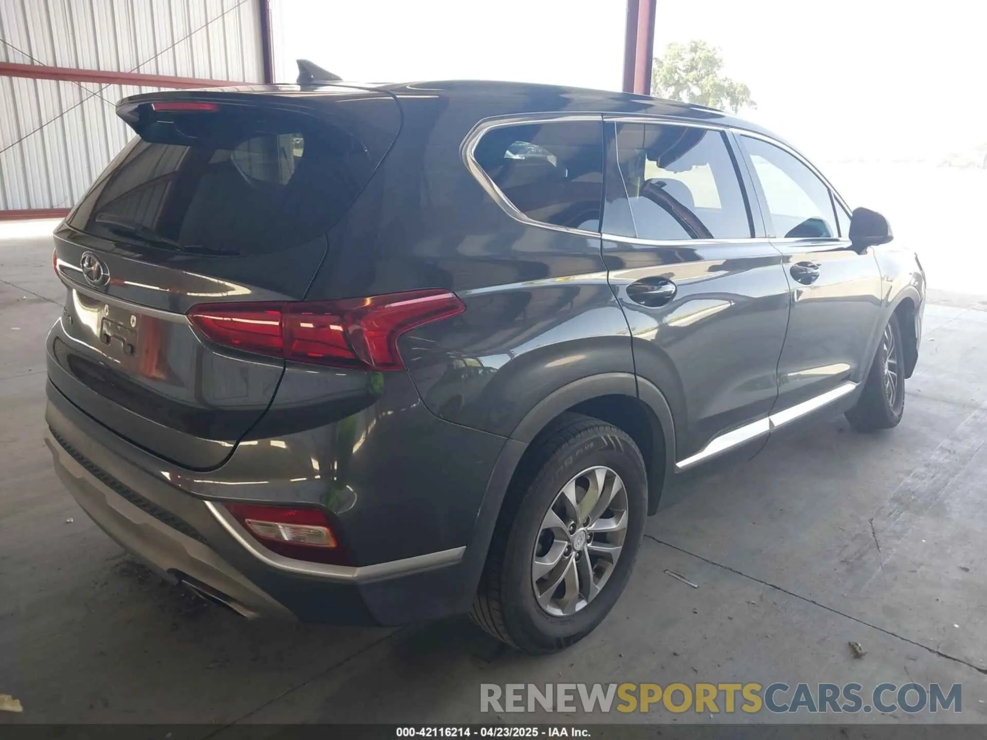 4 Photograph of a damaged car 5NMS33AD0LH244822 HYUNDAI SANTA FE 2020