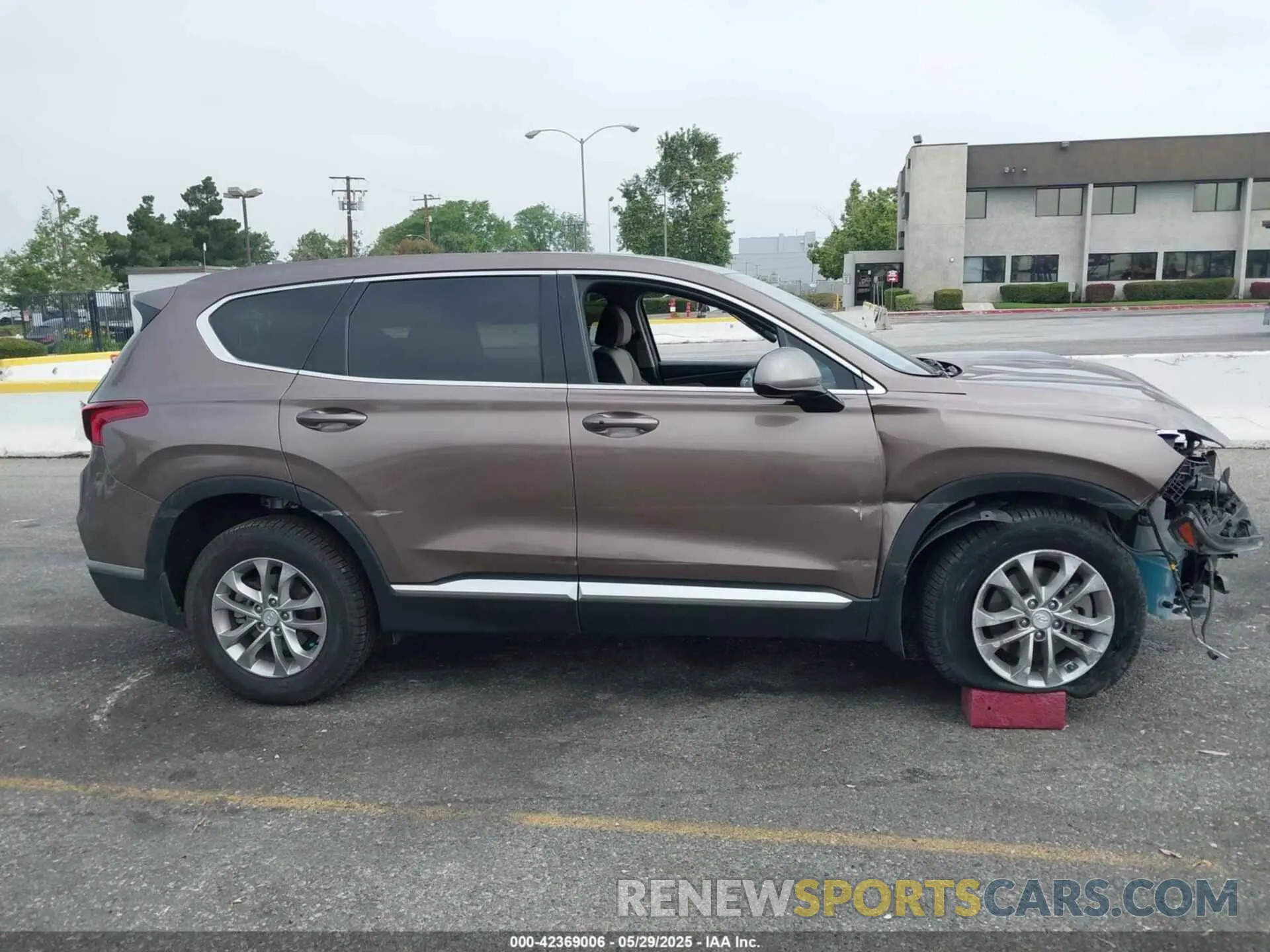 13 Photograph of a damaged car 5NMS33AD1LH222098 HYUNDAI SANTA FE 2020