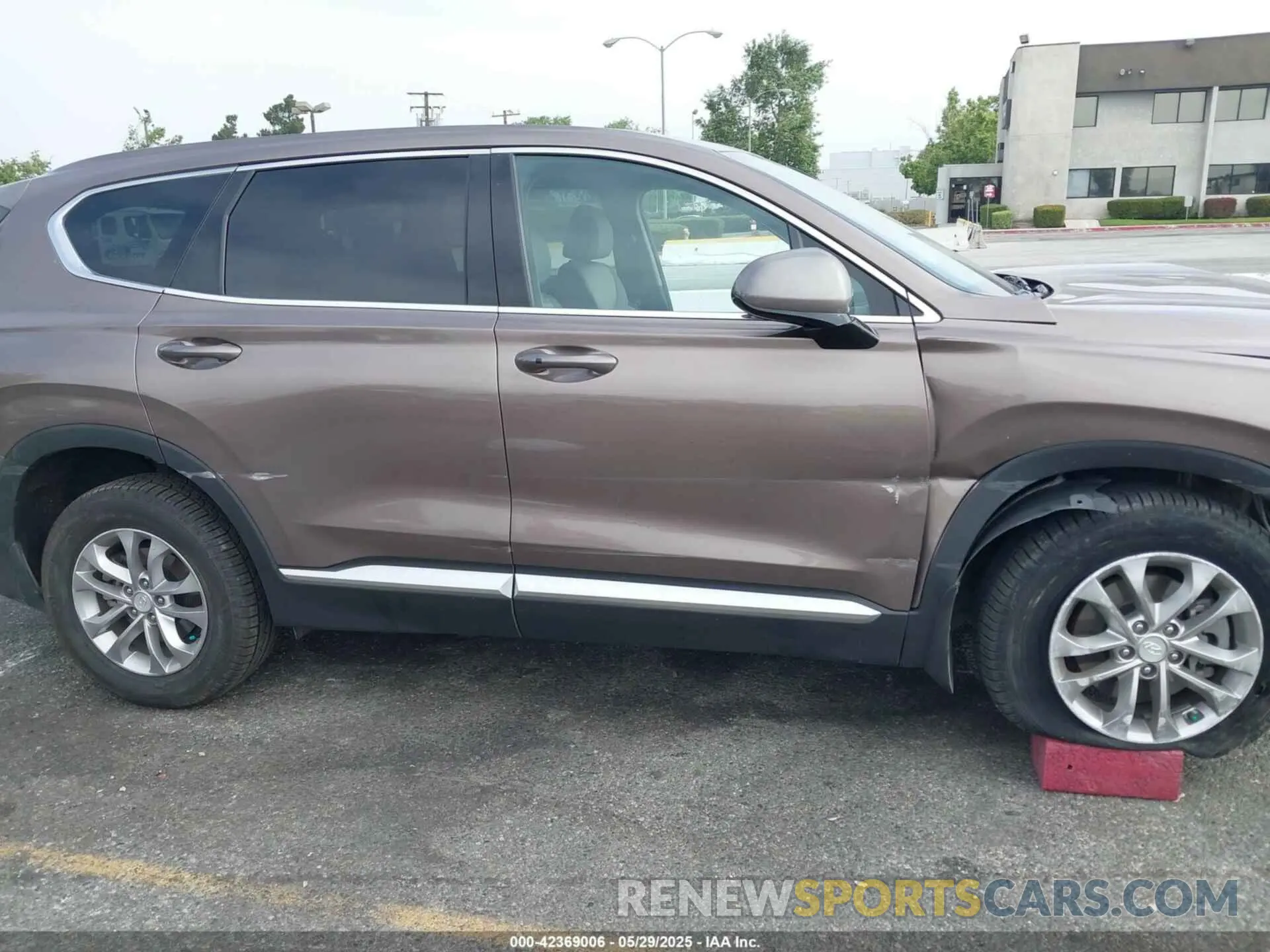 17 Photograph of a damaged car 5NMS33AD1LH222098 HYUNDAI SANTA FE 2020