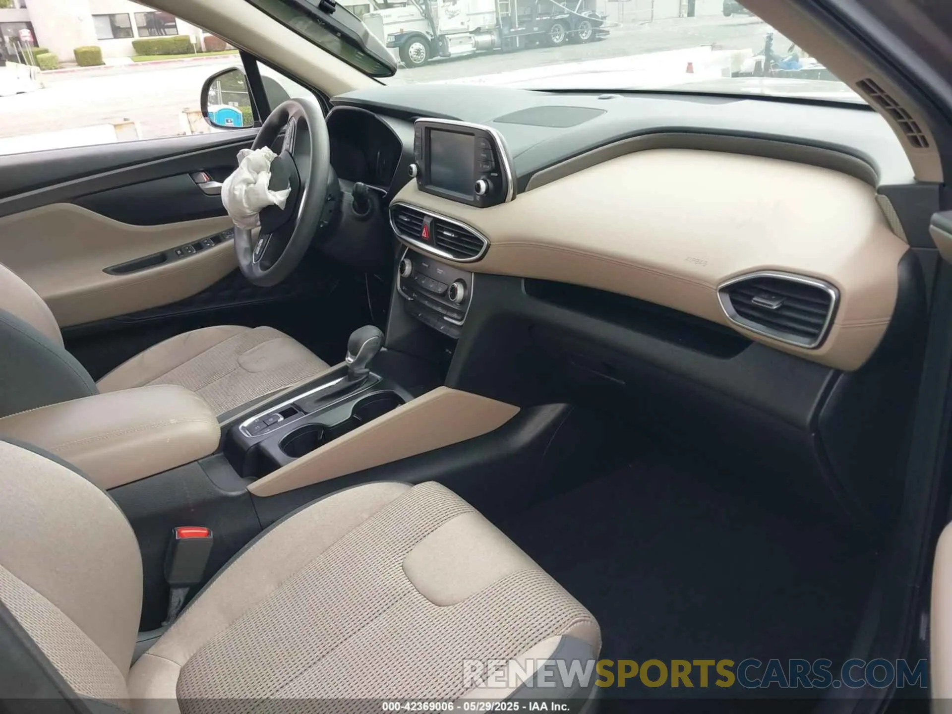 5 Photograph of a damaged car 5NMS33AD1LH222098 HYUNDAI SANTA FE 2020