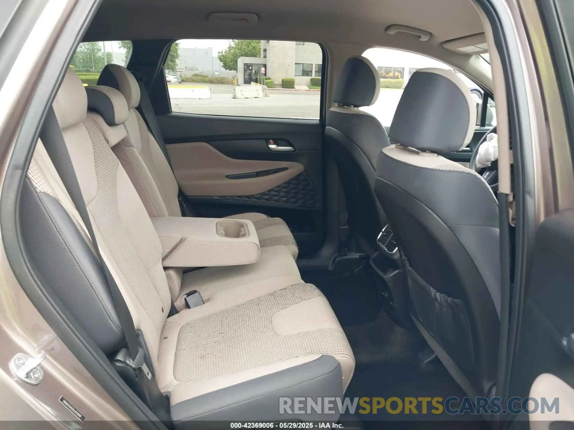 8 Photograph of a damaged car 5NMS33AD1LH222098 HYUNDAI SANTA FE 2020