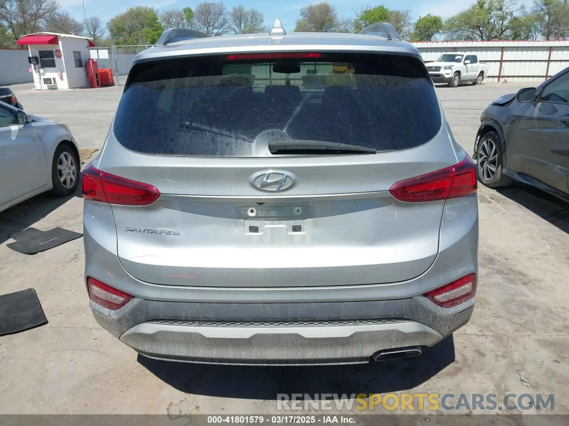17 Photograph of a damaged car 5NMS33AD2LH210462 HYUNDAI SANTA FE 2020