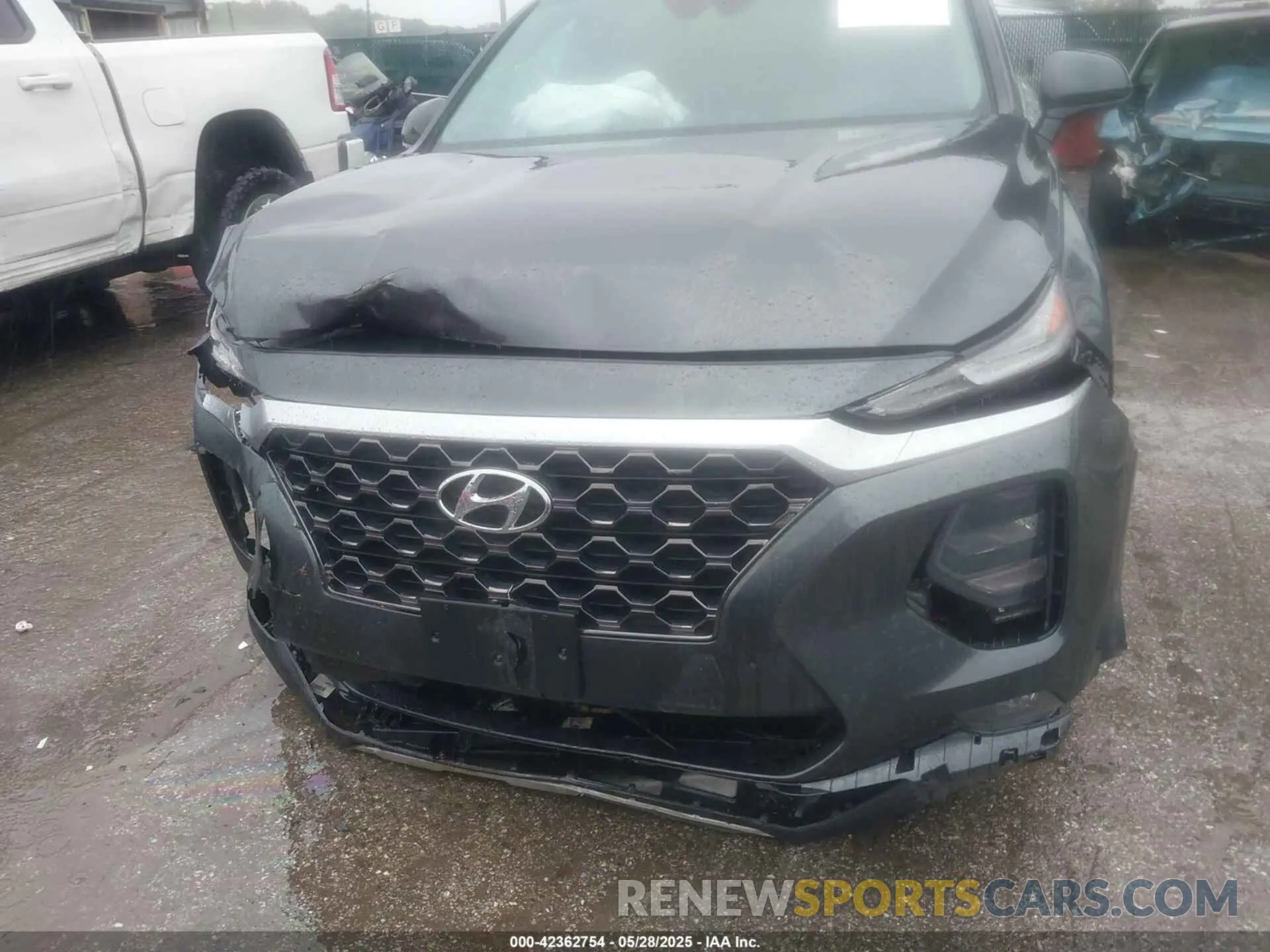 17 Photograph of a damaged car 5NMS33AD2LH261654 HYUNDAI SANTA FE 2020