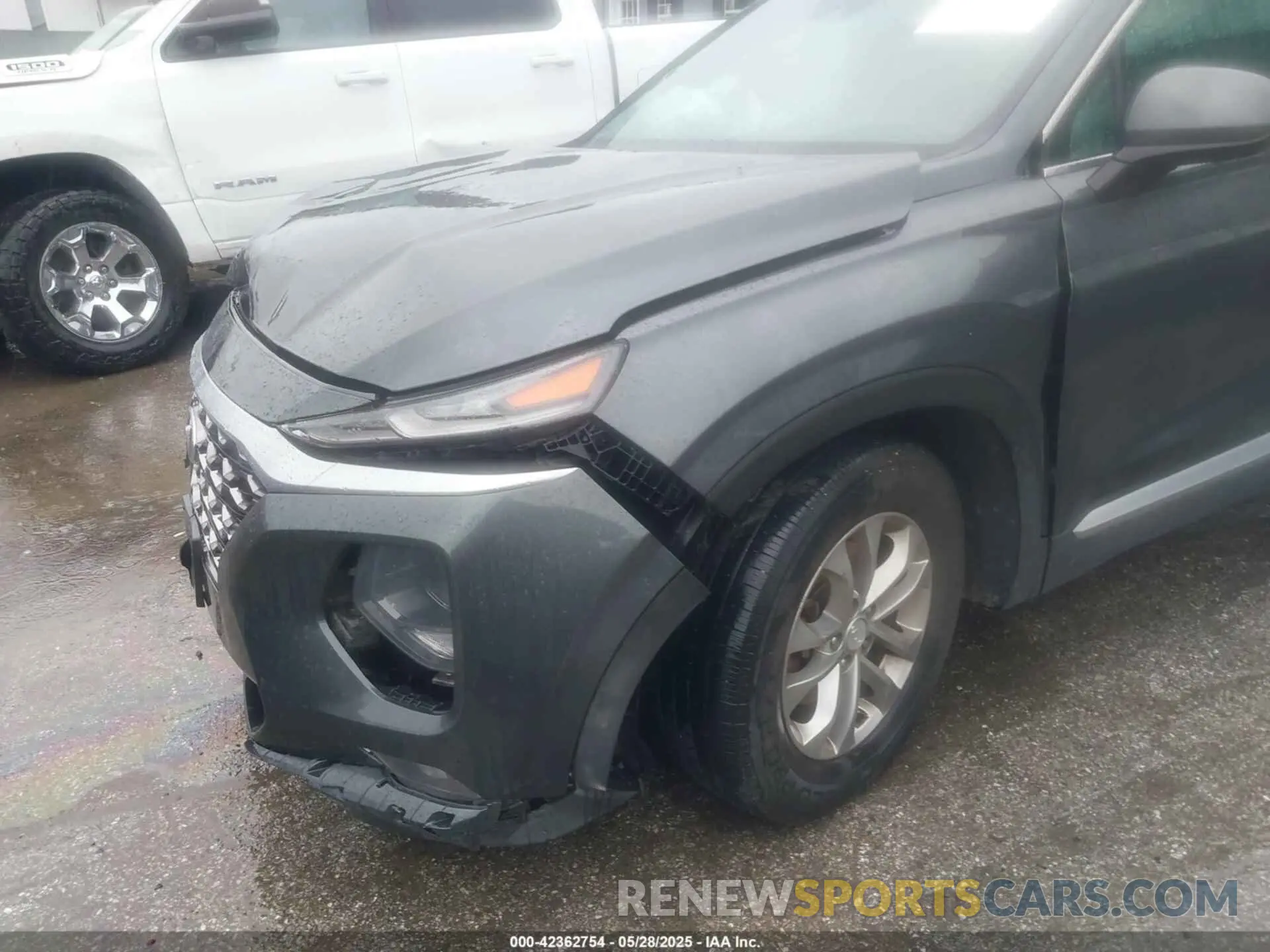 6 Photograph of a damaged car 5NMS33AD2LH261654 HYUNDAI SANTA FE 2020