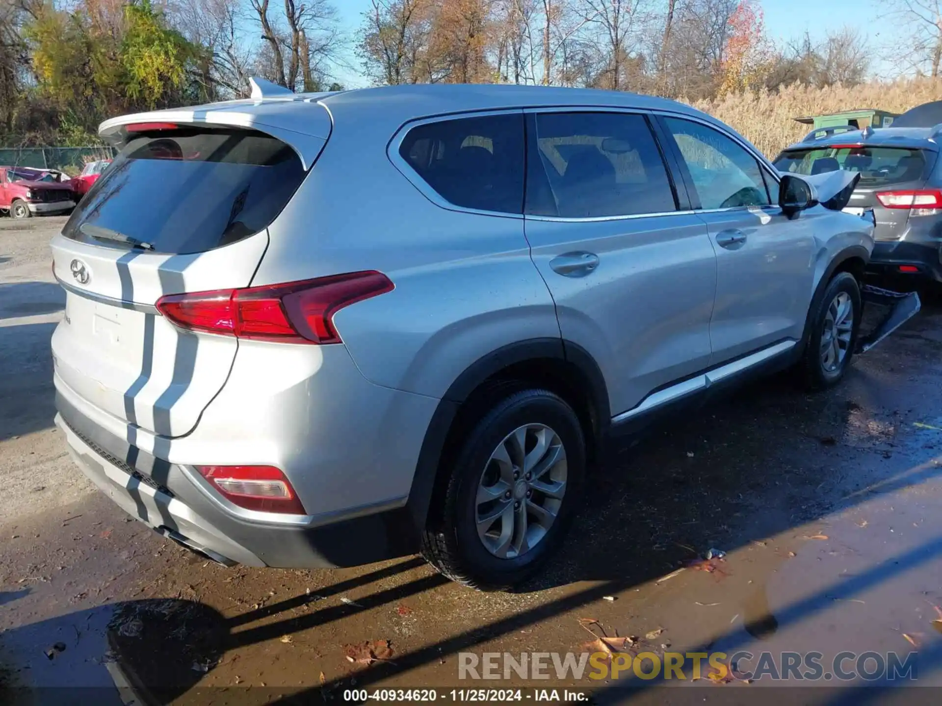 4 Photograph of a damaged car 5NMS33AD3LH145797 HYUNDAI SANTA FE 2020