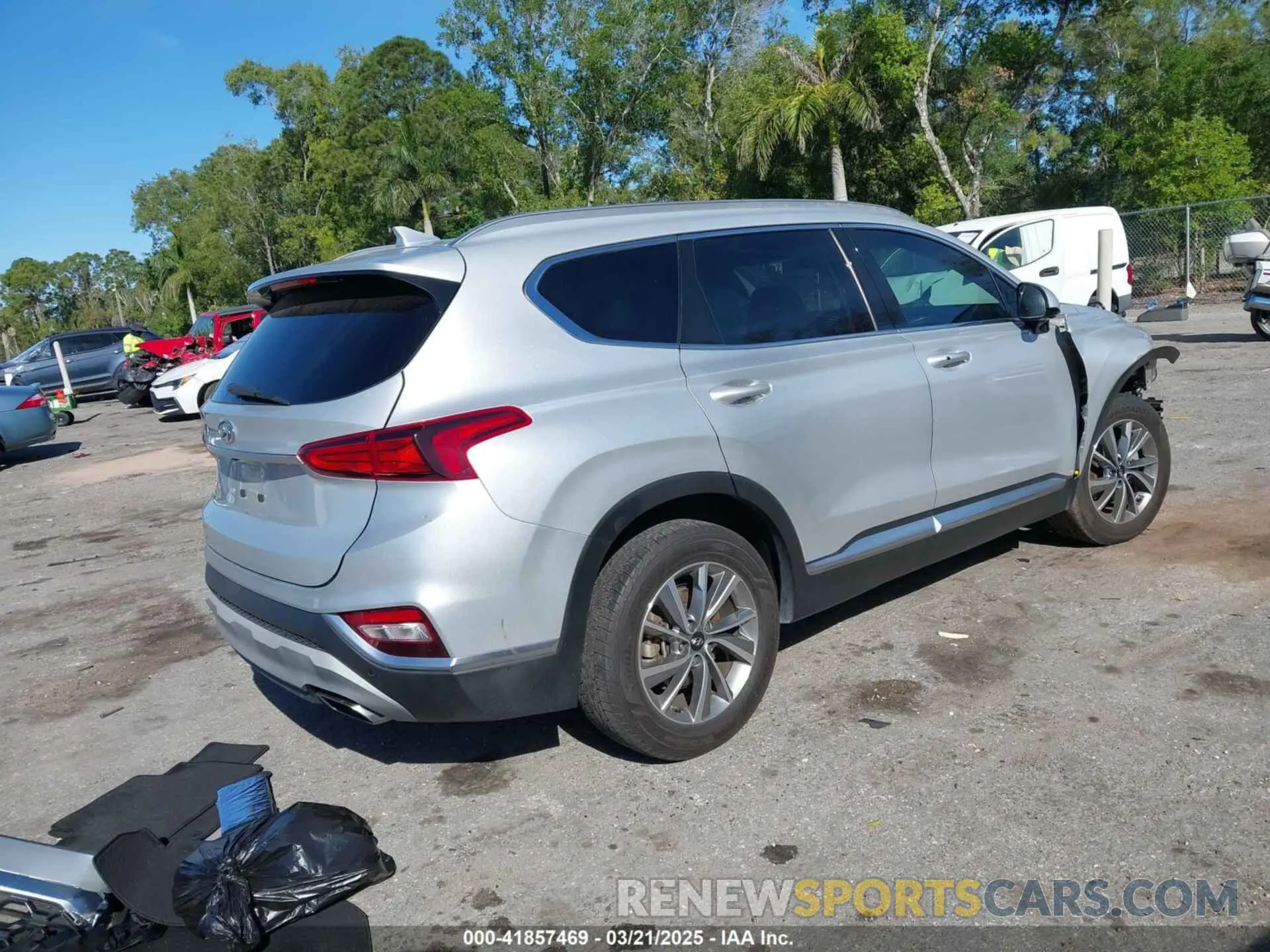 4 Photograph of a damaged car 5NMS33AD3LH161594 HYUNDAI SANTA FE 2020