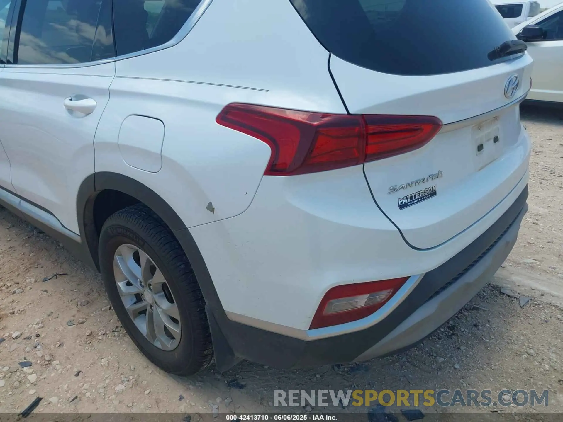 17 Photograph of a damaged car 5NMS33AD3LH181859 HYUNDAI SANTA FE 2020