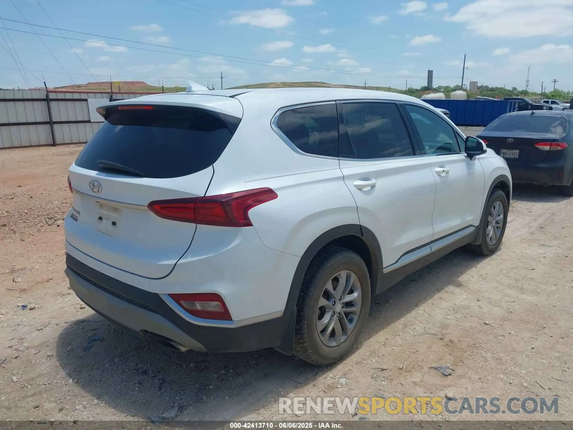 4 Photograph of a damaged car 5NMS33AD3LH181859 HYUNDAI SANTA FE 2020