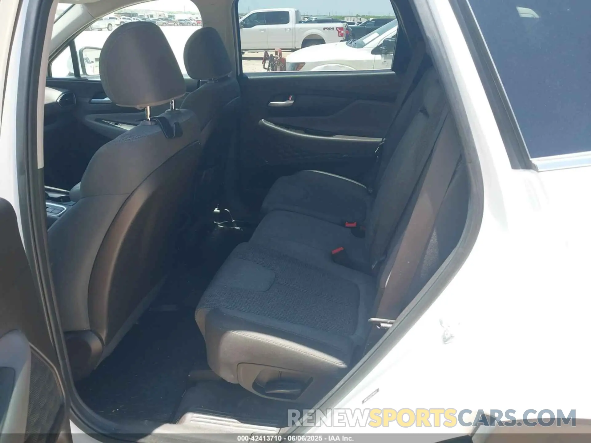 8 Photograph of a damaged car 5NMS33AD3LH181859 HYUNDAI SANTA FE 2020