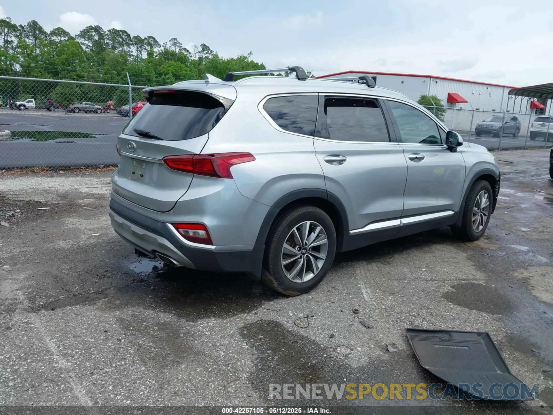 4 Photograph of a damaged car 5NMS33AD3LH249898 HYUNDAI SANTA FE 2020