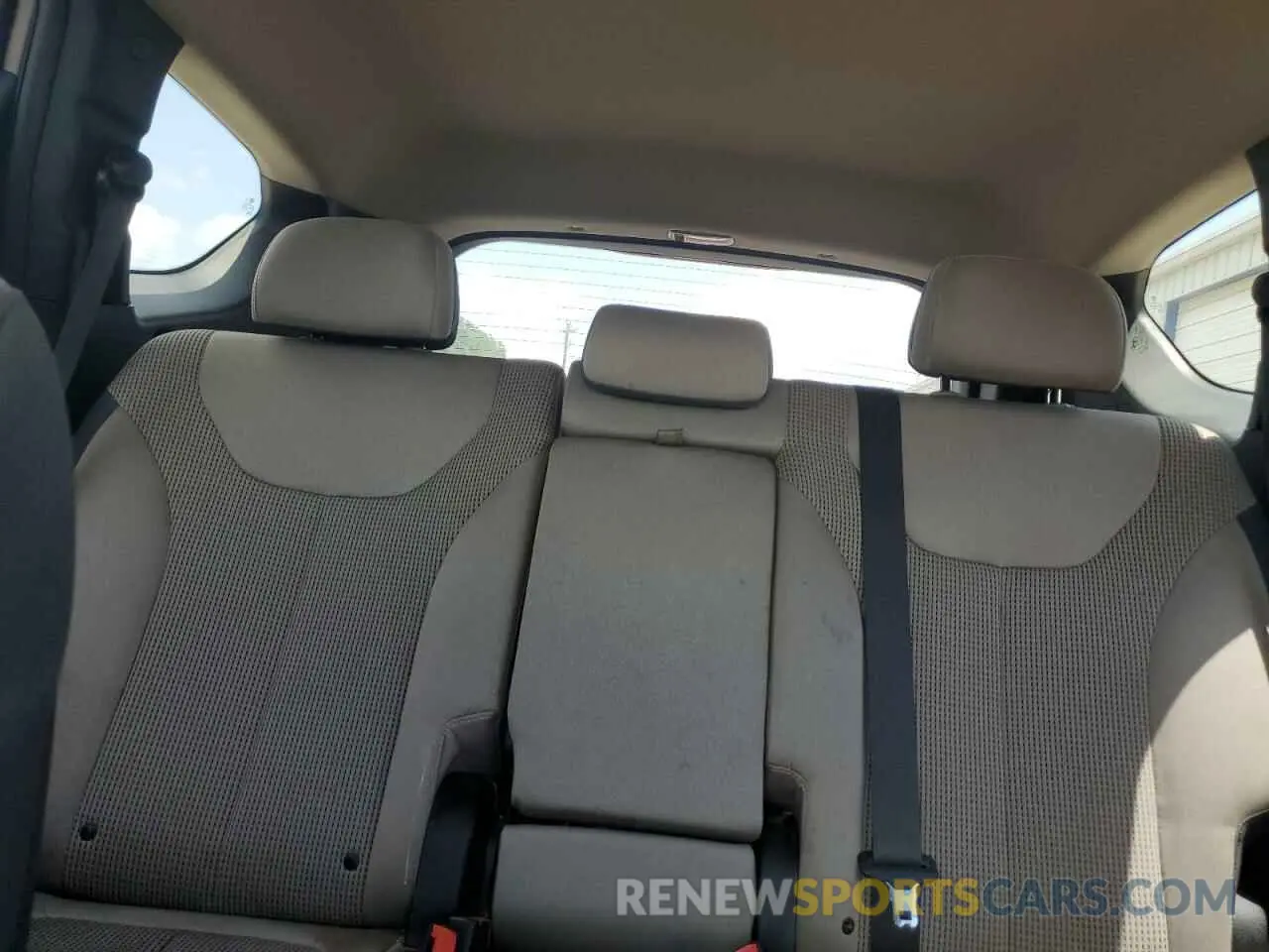 10 Photograph of a damaged car 5NMS33AD4LH203075 HYUNDAI SANTA FE 2020