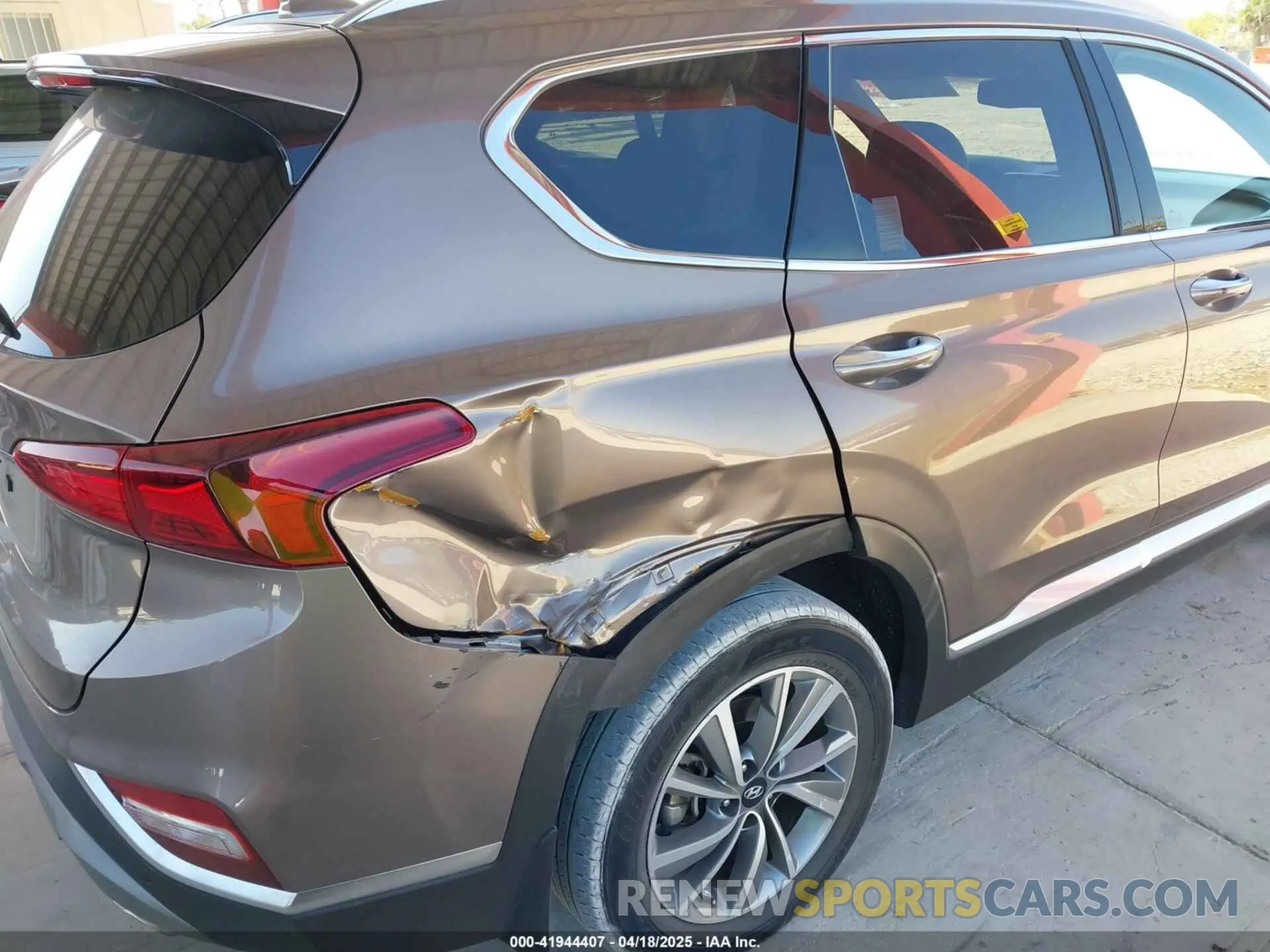 6 Photograph of a damaged car 5NMS33AD5LH222122 HYUNDAI SANTA FE 2020