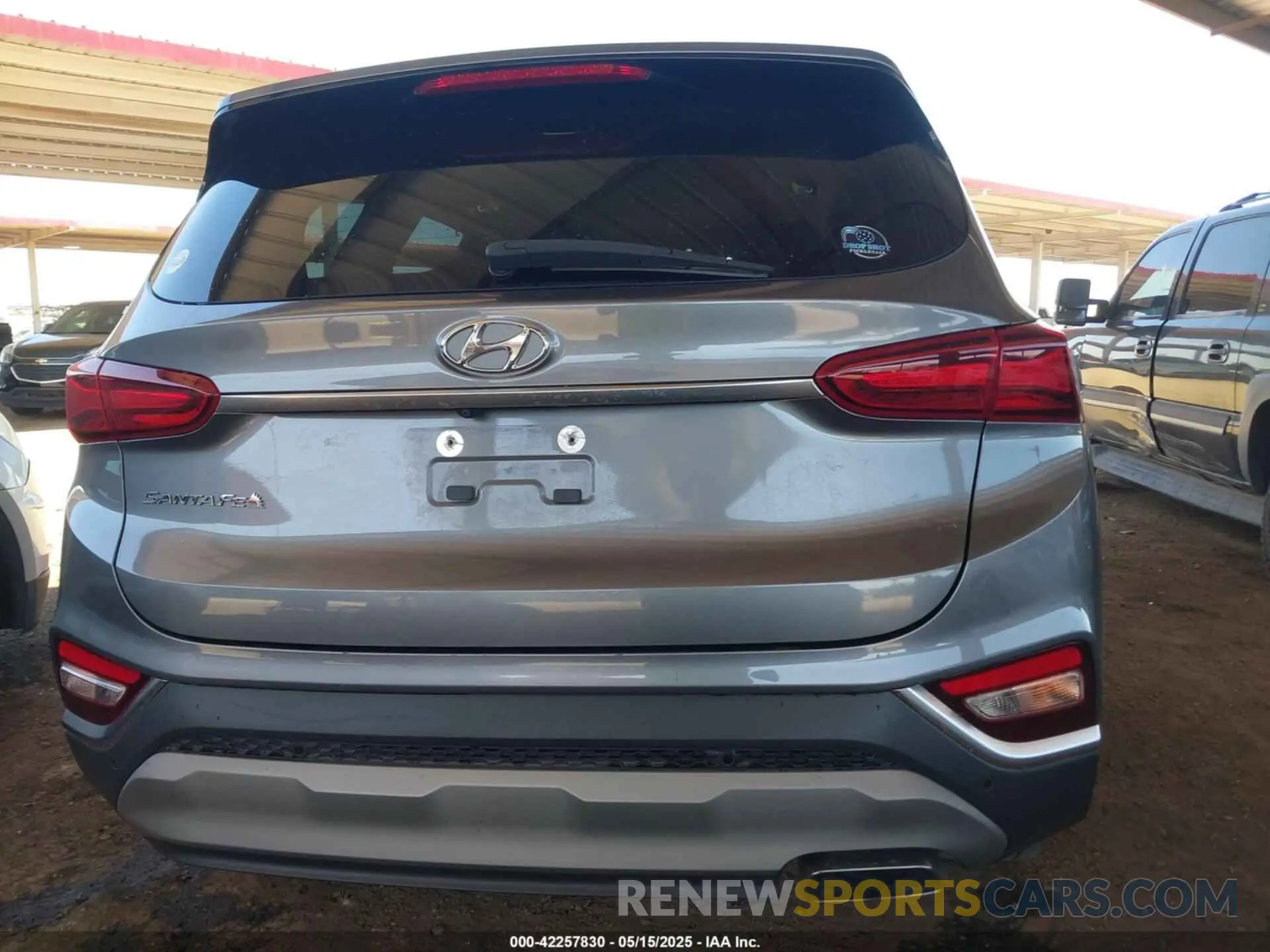 17 Photograph of a damaged car 5NMS33AD6LH137550 HYUNDAI SANTA FE 2020