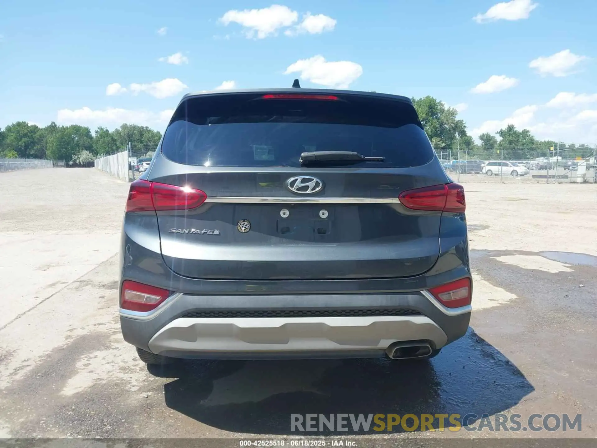 17 Photograph of a damaged car 5NMS33AD6LH138634 HYUNDAI SANTA FE 2020