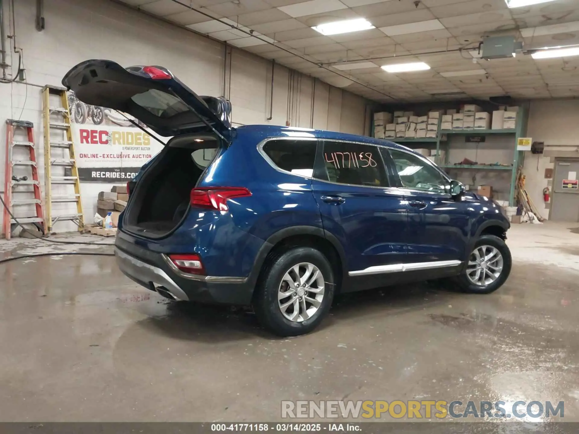 4 Photograph of a damaged car 5NMS33AD6LH238944 HYUNDAI SANTA FE 2020