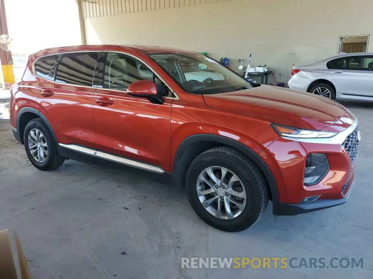 4 Photograph of a damaged car 5NMS33AD7LH154843 HYUNDAI SANTA FE 2020